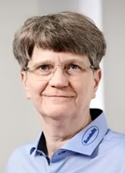 Portræt af Ulla Baagø økonomichef hos Sundolitt Danmark