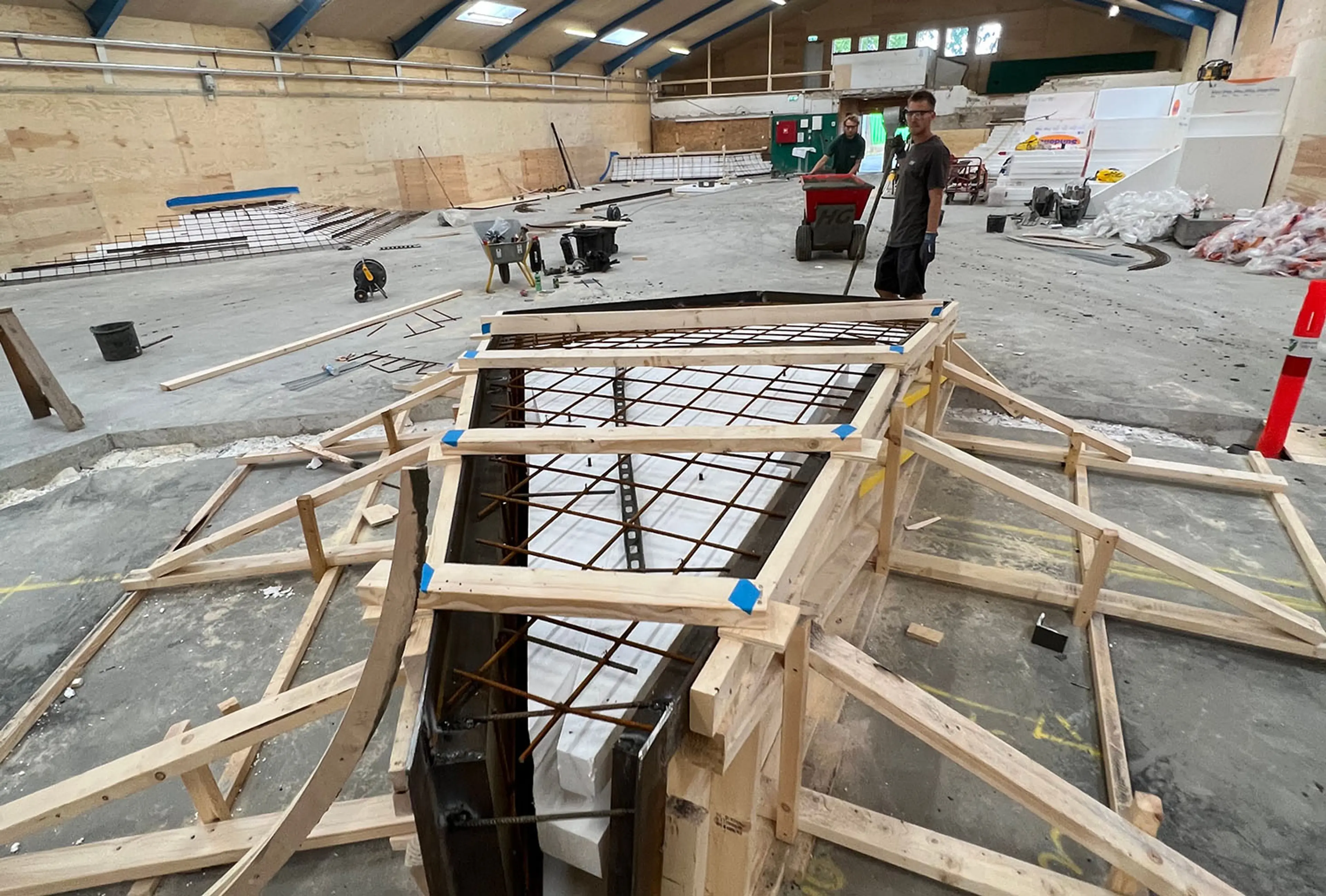 forskalling af rampe før støbning af Sønderborg Skatepark