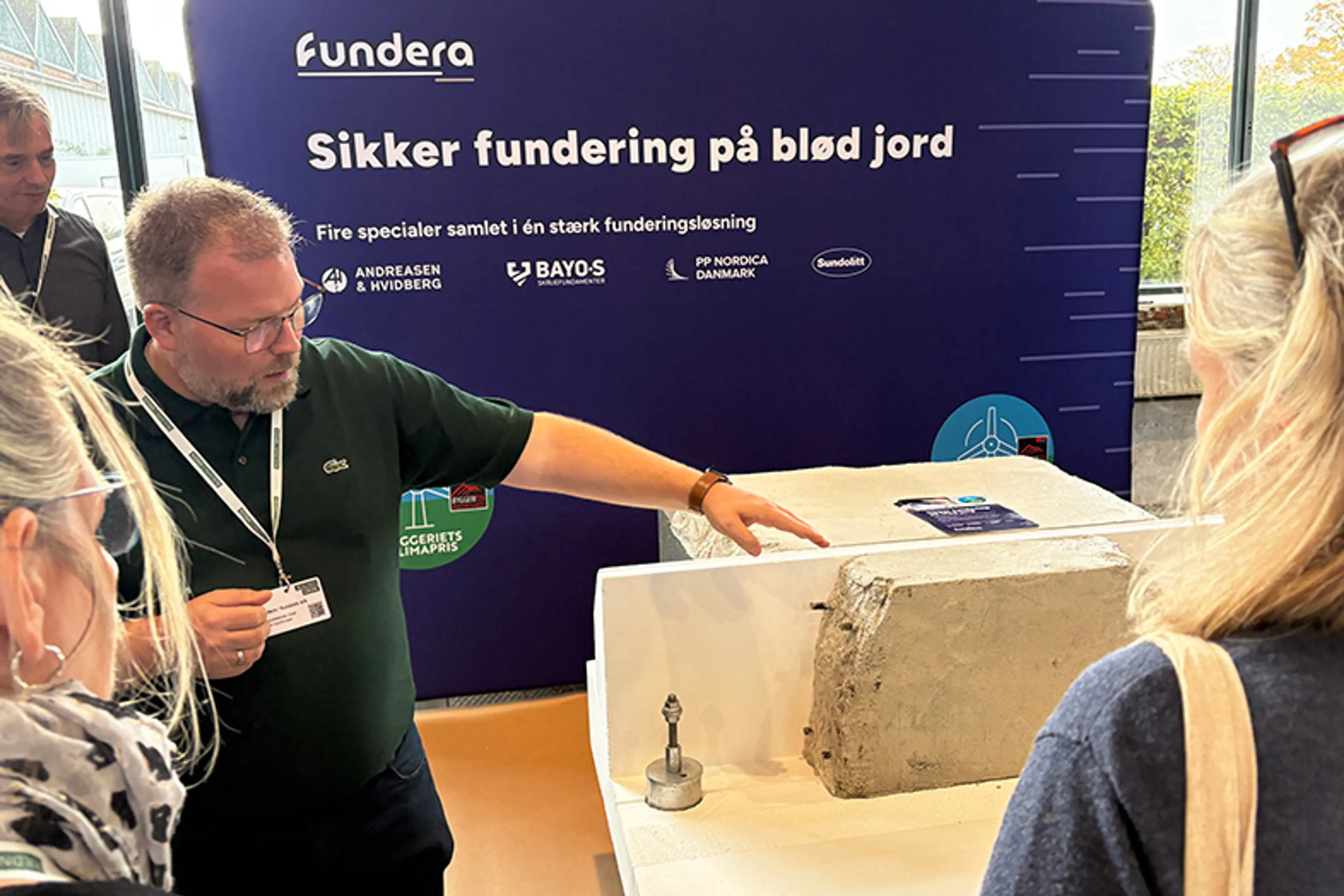 Produktteknisk chef Martin Nytofte-Bæk fremviser Funderas samlede funderingsløsning på Building Green i Lokomotivværkstedet 2025