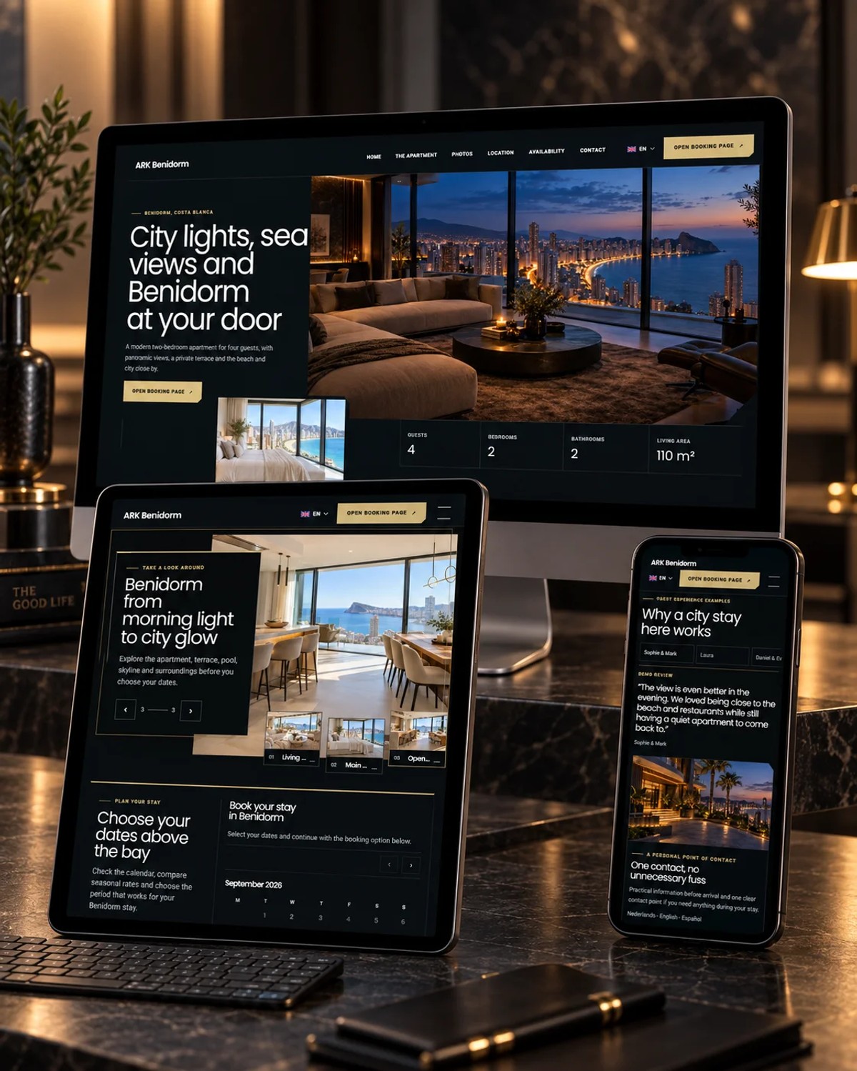Staande mock-up van de ARK City vakantieappartement website