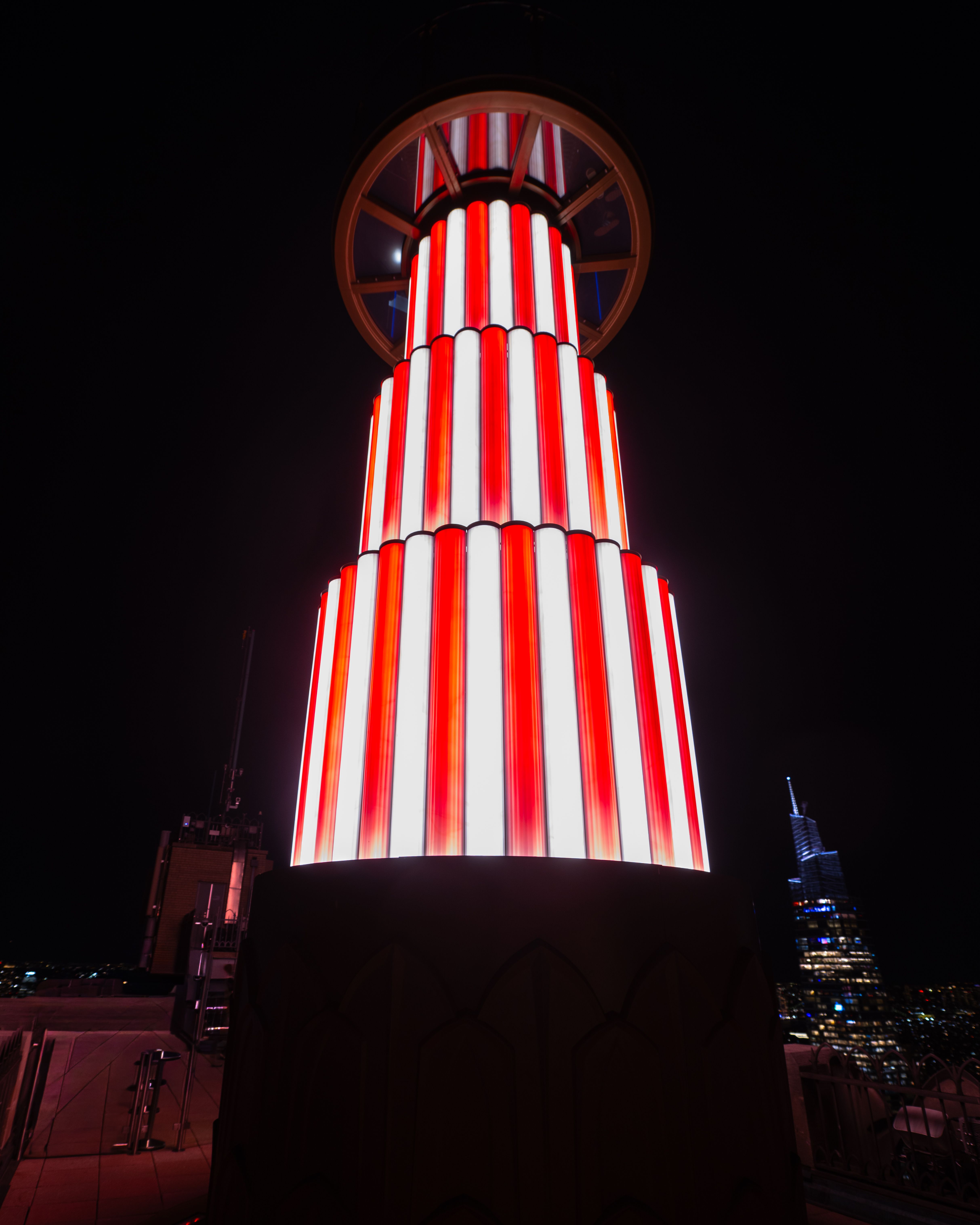 Skylift with red and white lights