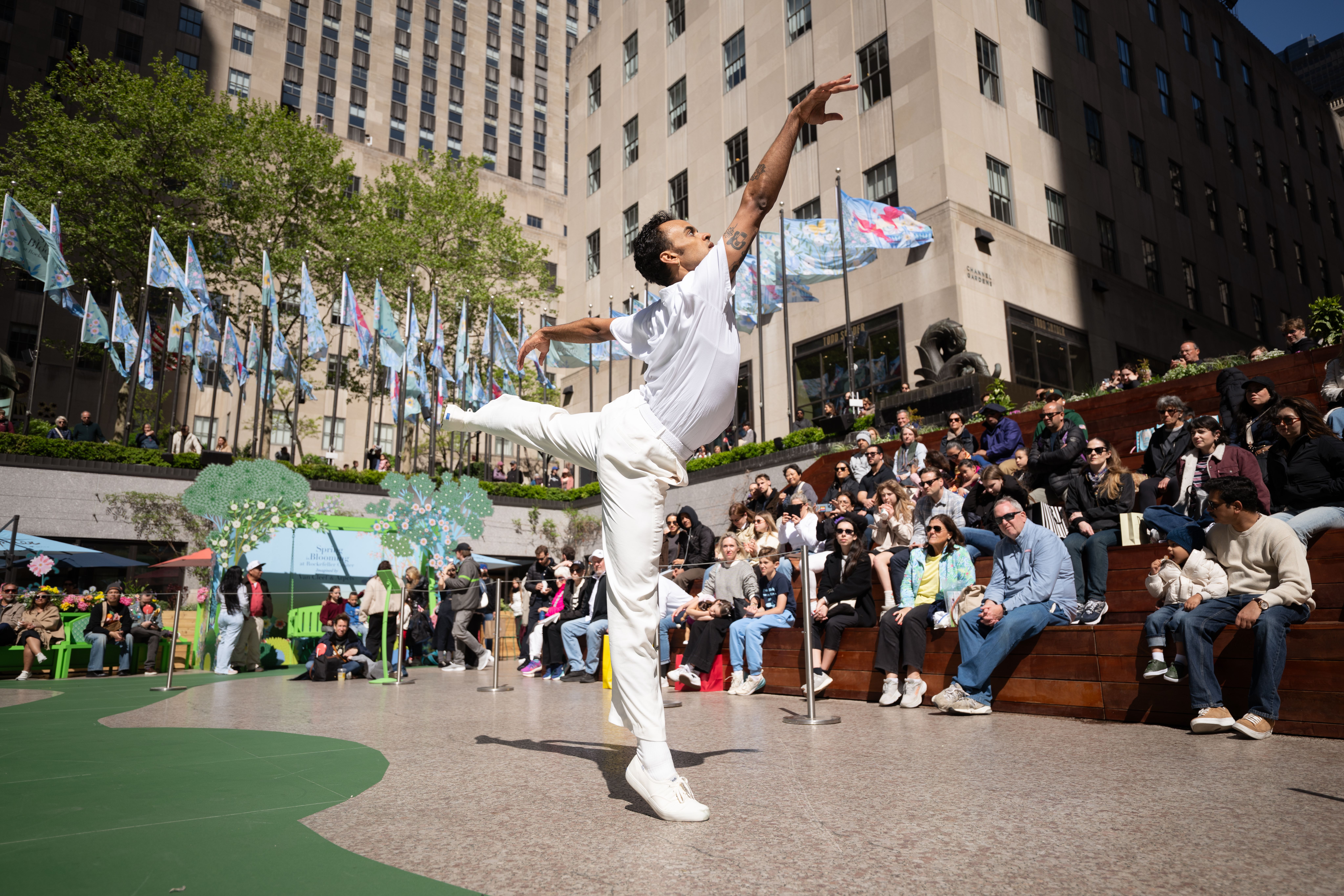 Contemporary dancer at Rockefeller Center