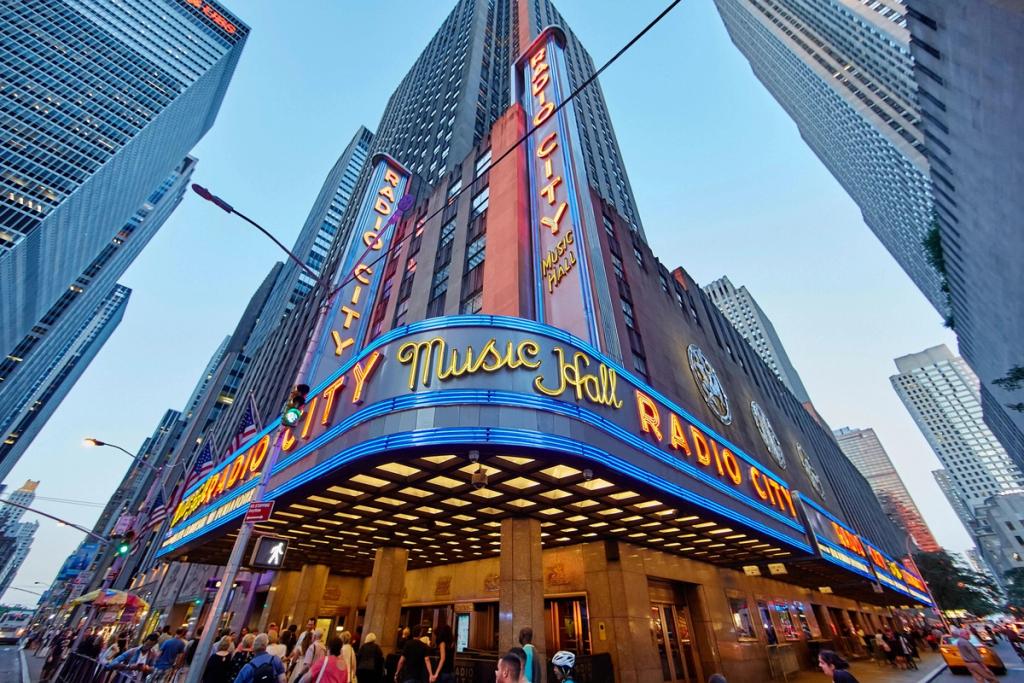 Radio City Music Hall – Go New York