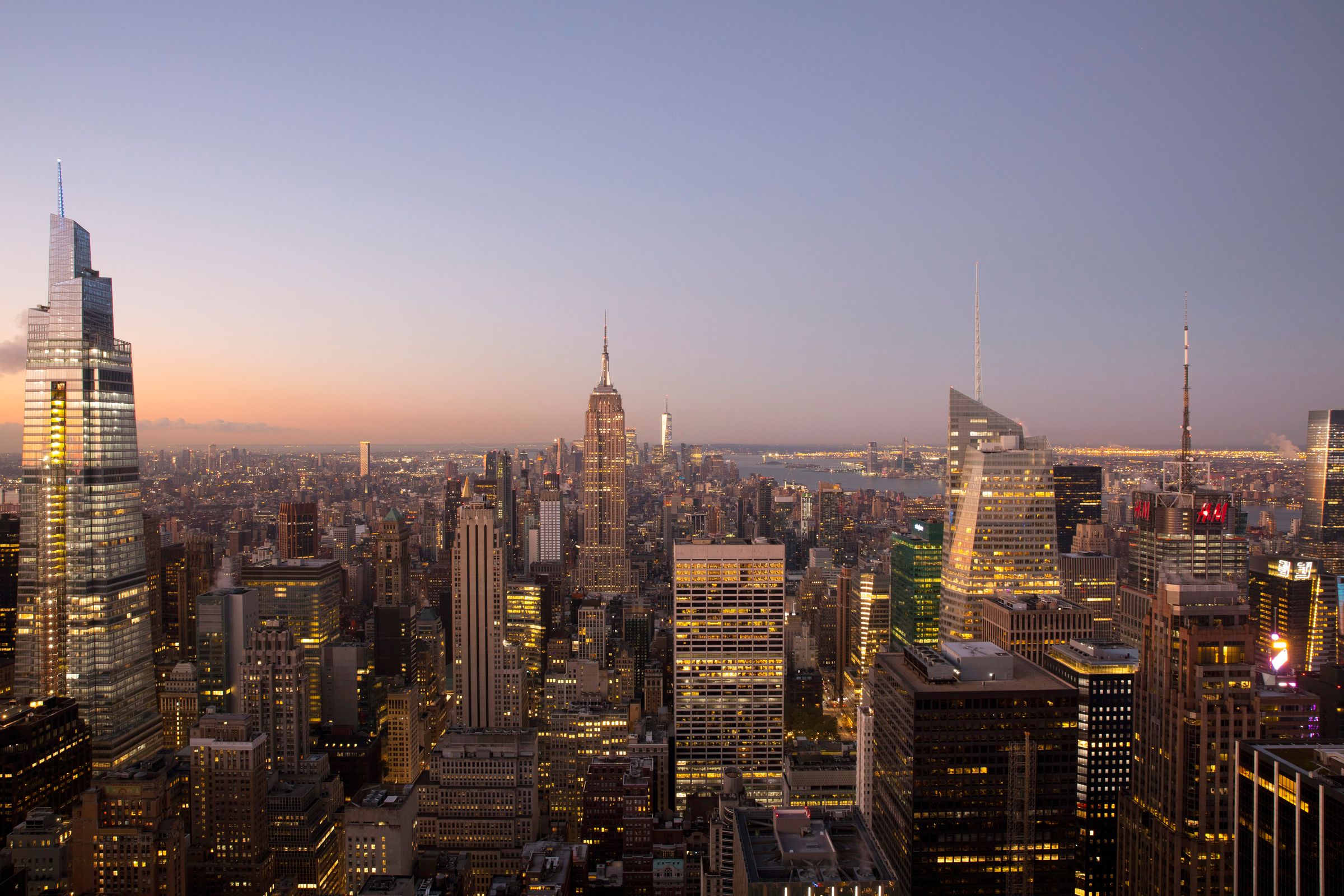 fun-things-to-do-at-nyc-s-rockefeller-center-iconic-nyc-attractions