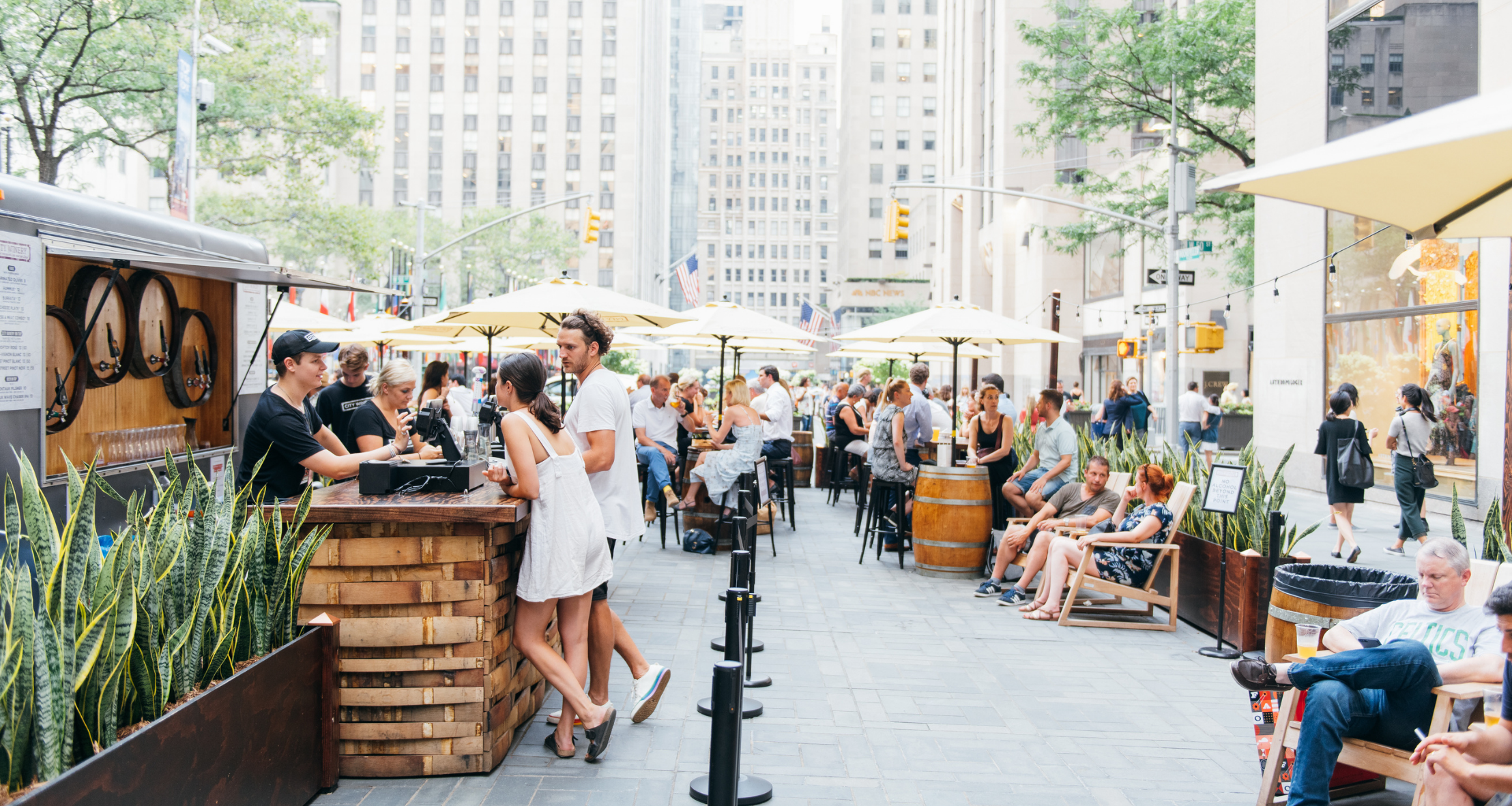People inside City Winery at Rockefeller Center 