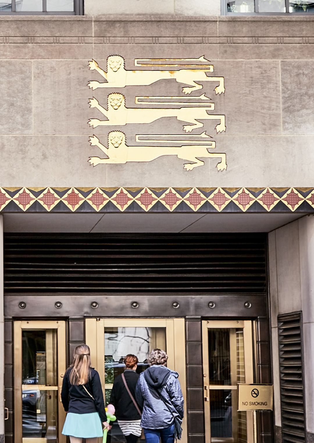 Arms of England sculpture by Lee Lawrie shown above the 50th Street entrance of 620 Fifth Avenue.