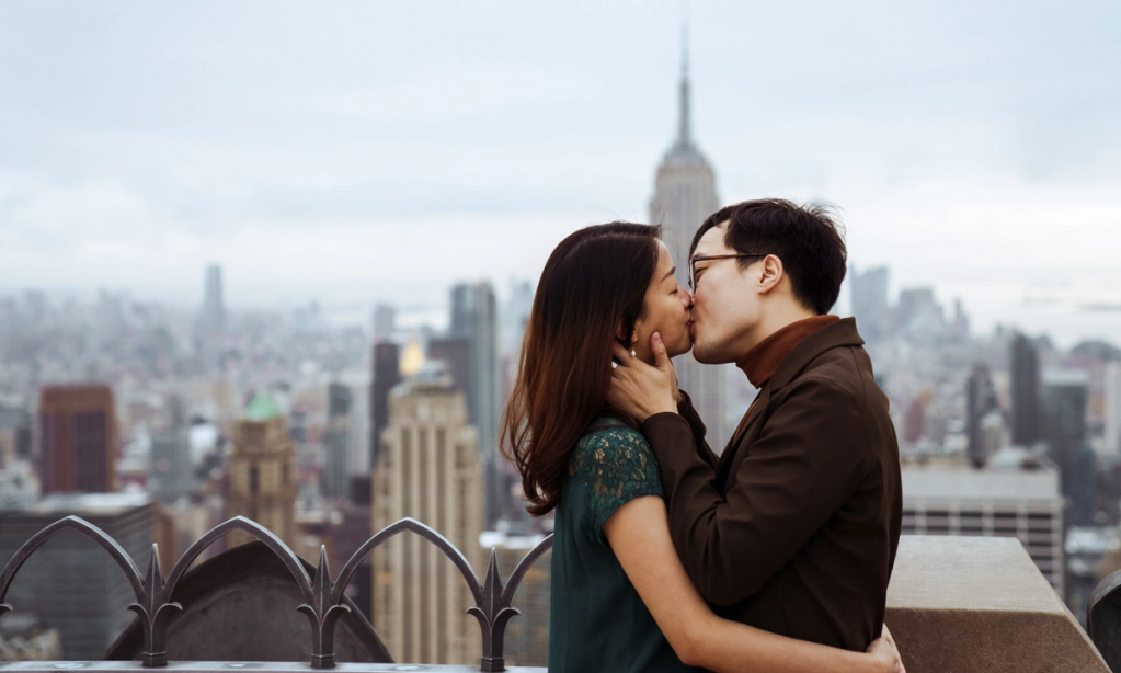 A couple kissing at Top of the Rock