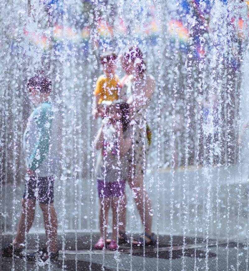 Children playing in Jeppe Hein's 