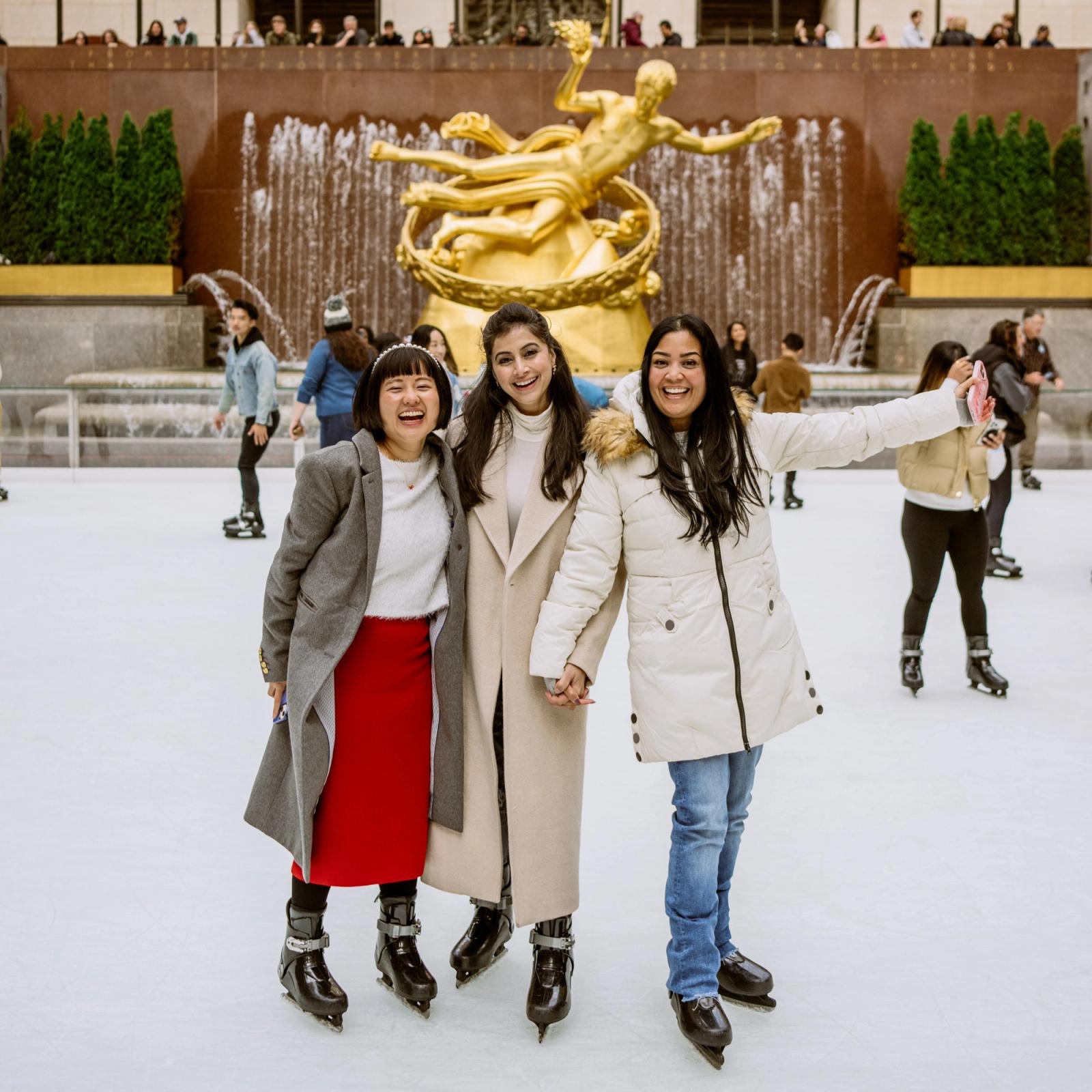 collezione di sagome di pattinaggio su ghiaccio in diverse posizioni  4813686 Arte vettoriale a Vecteezy, image size:1600x1600