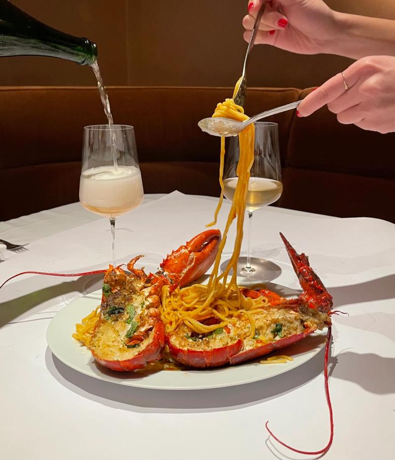 Lobster spaghetti and white wine 
