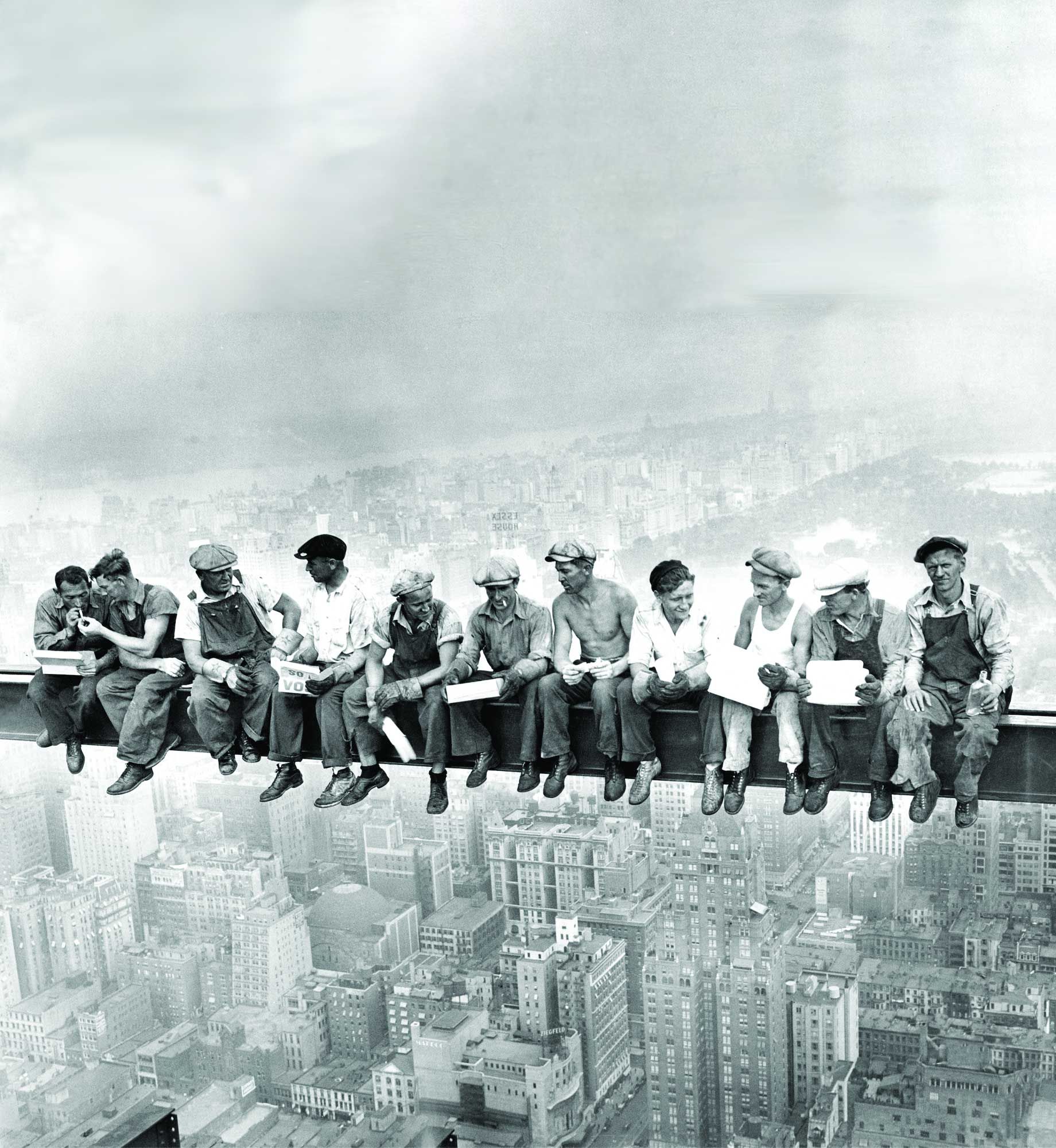 New York Construction Workers Lunching on a Crossbeam