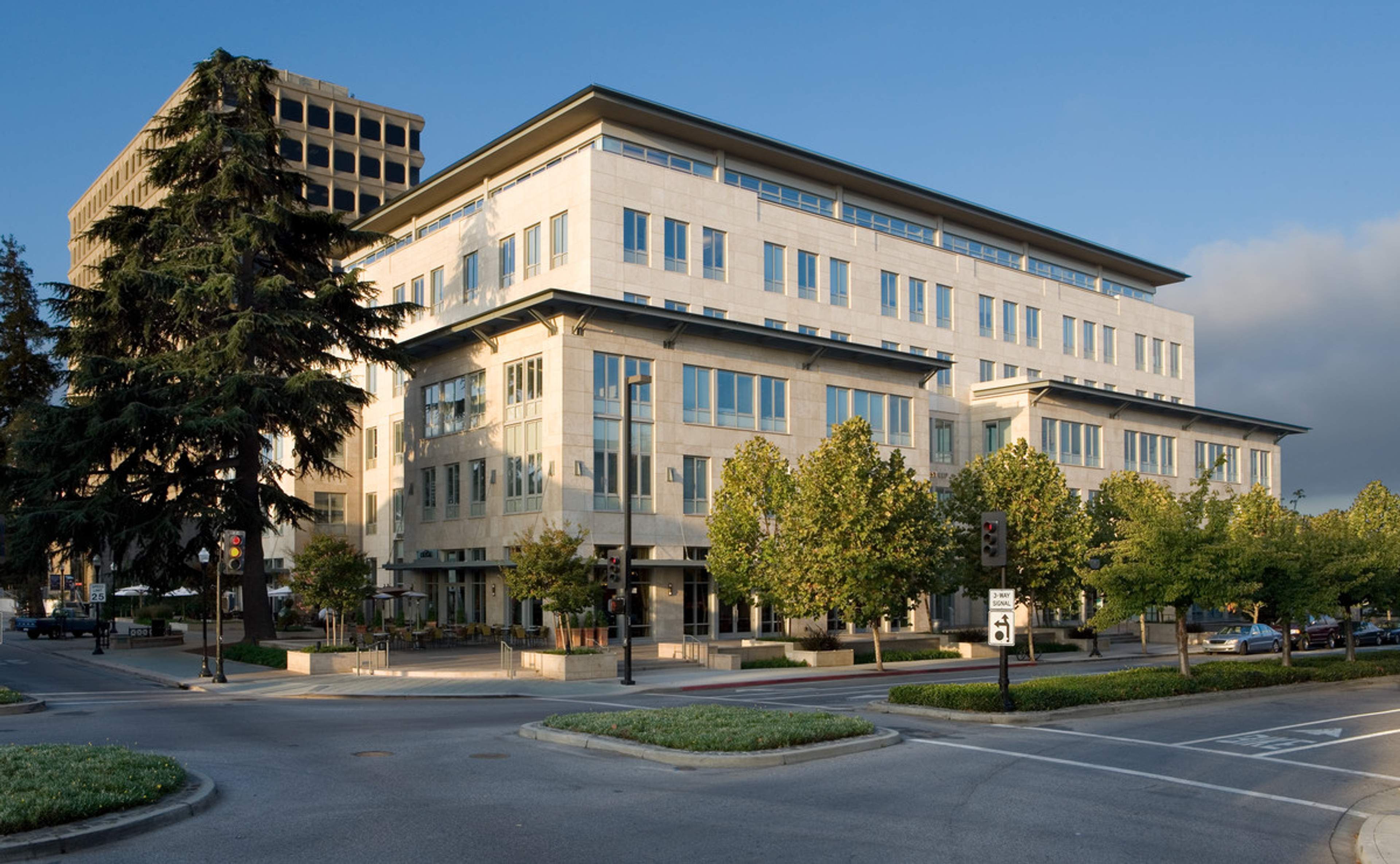 Exterior view of 400 Castro in day