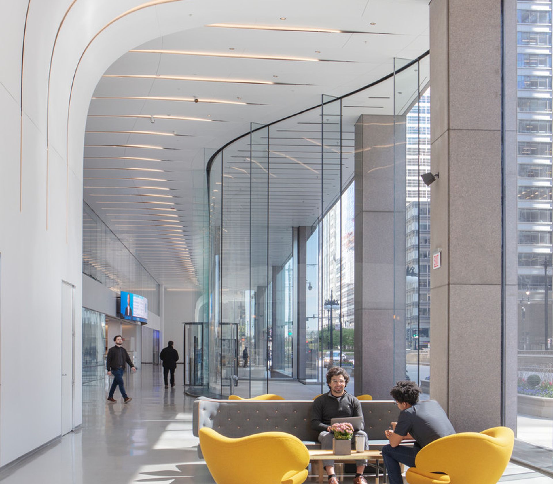 The design vision for the lobby was to build brighter spaces that encourage collaboration with coworkers and clients. The invitation is open: find your favorite place and take your time.