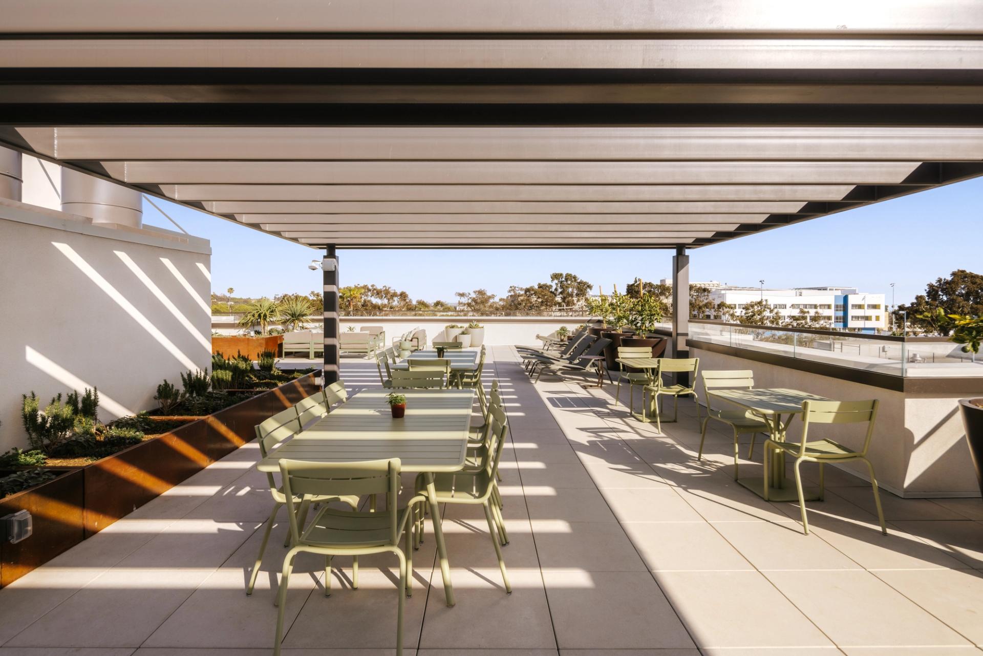 1650 Lincoln | Rooftops designed for unwinding, with generous lounge seating set in a soft, green surround