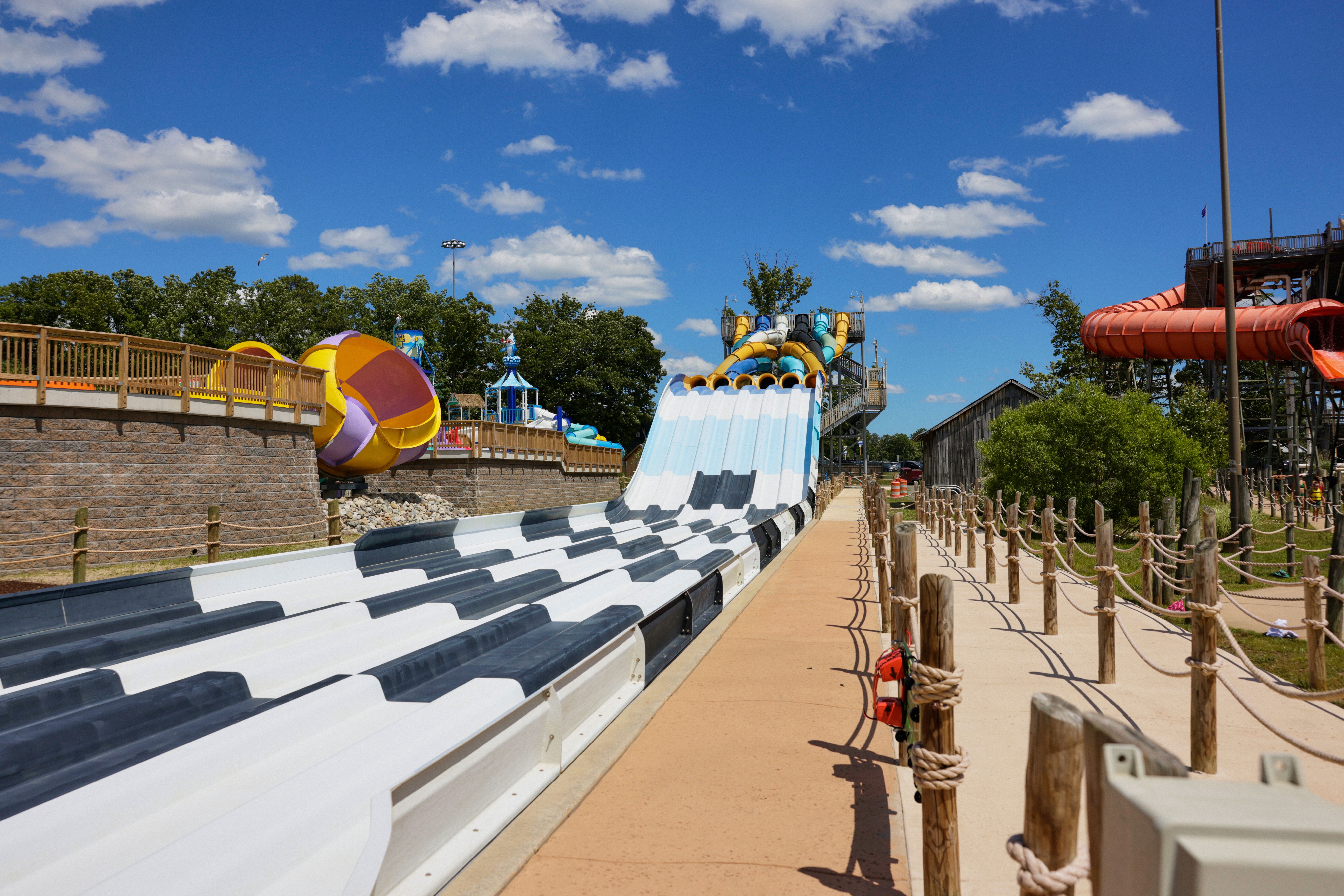 Six Flags Great Adventure - Big Wave Racer