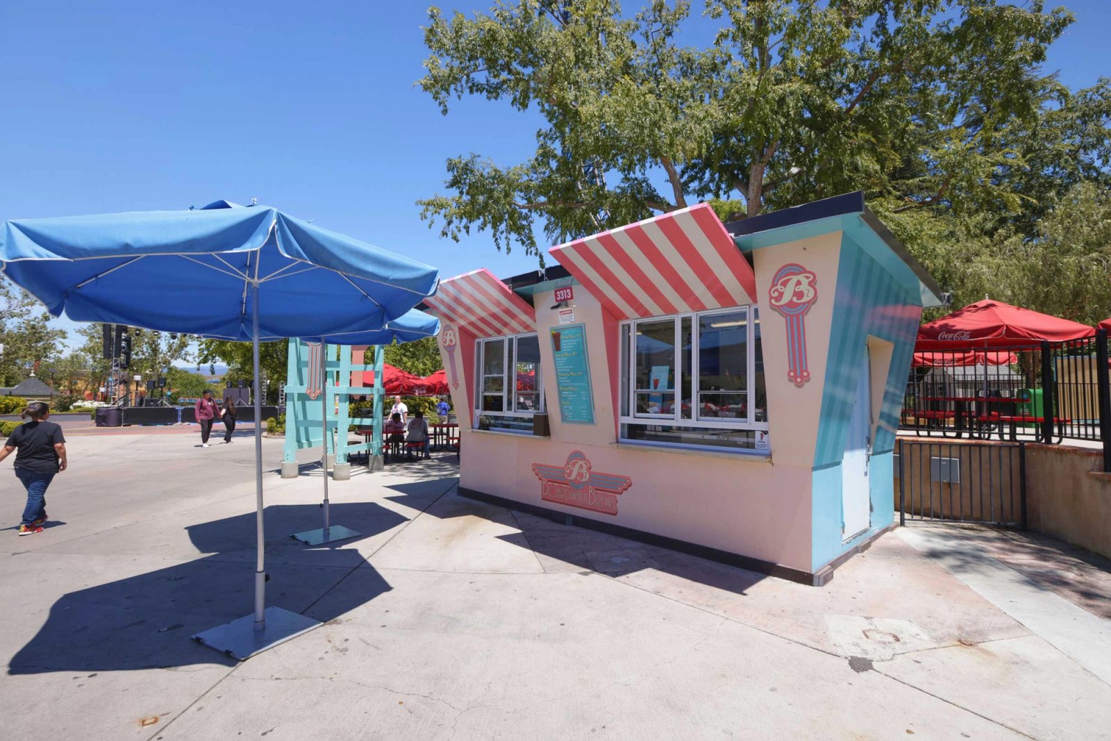 Where to Eat at Six Flags Magic Mountain: Best Food and How to Beat the Crowds at Six Flags Magic Mountain