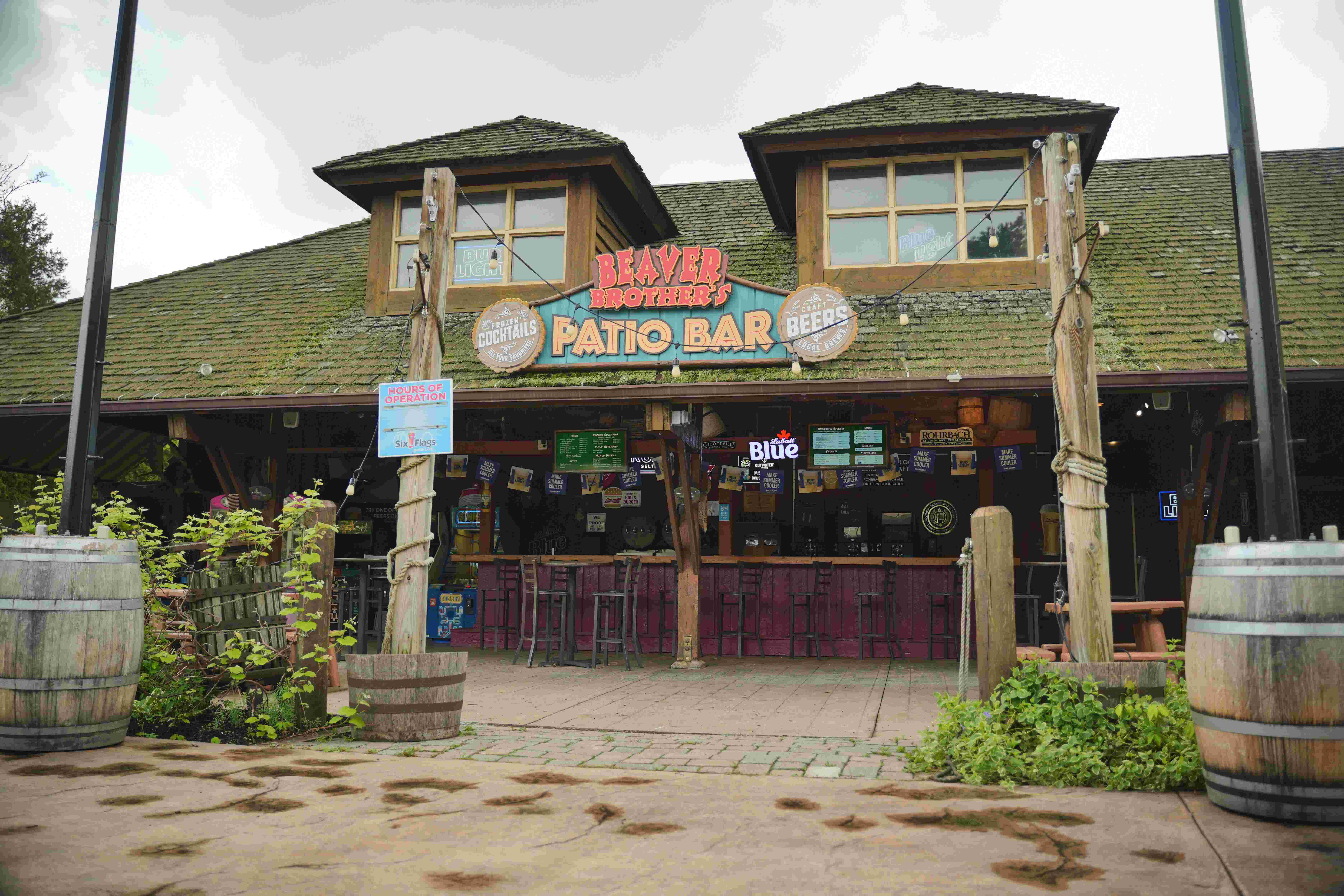 Six Flags Darien Lake - Beaver Brothers Patio Bar