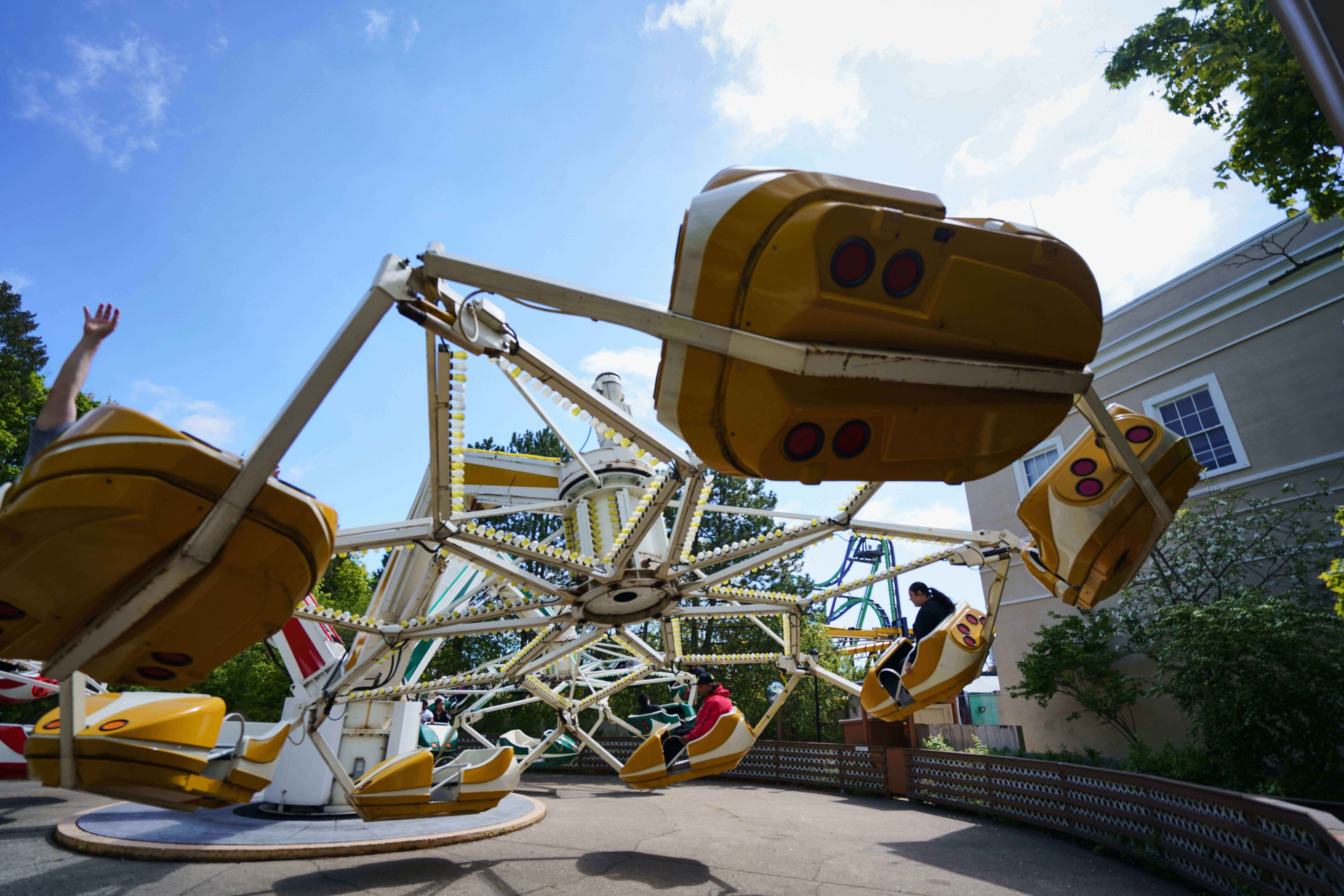 Six Flags Great America - Whizzer | Ride | Six Flags Great America