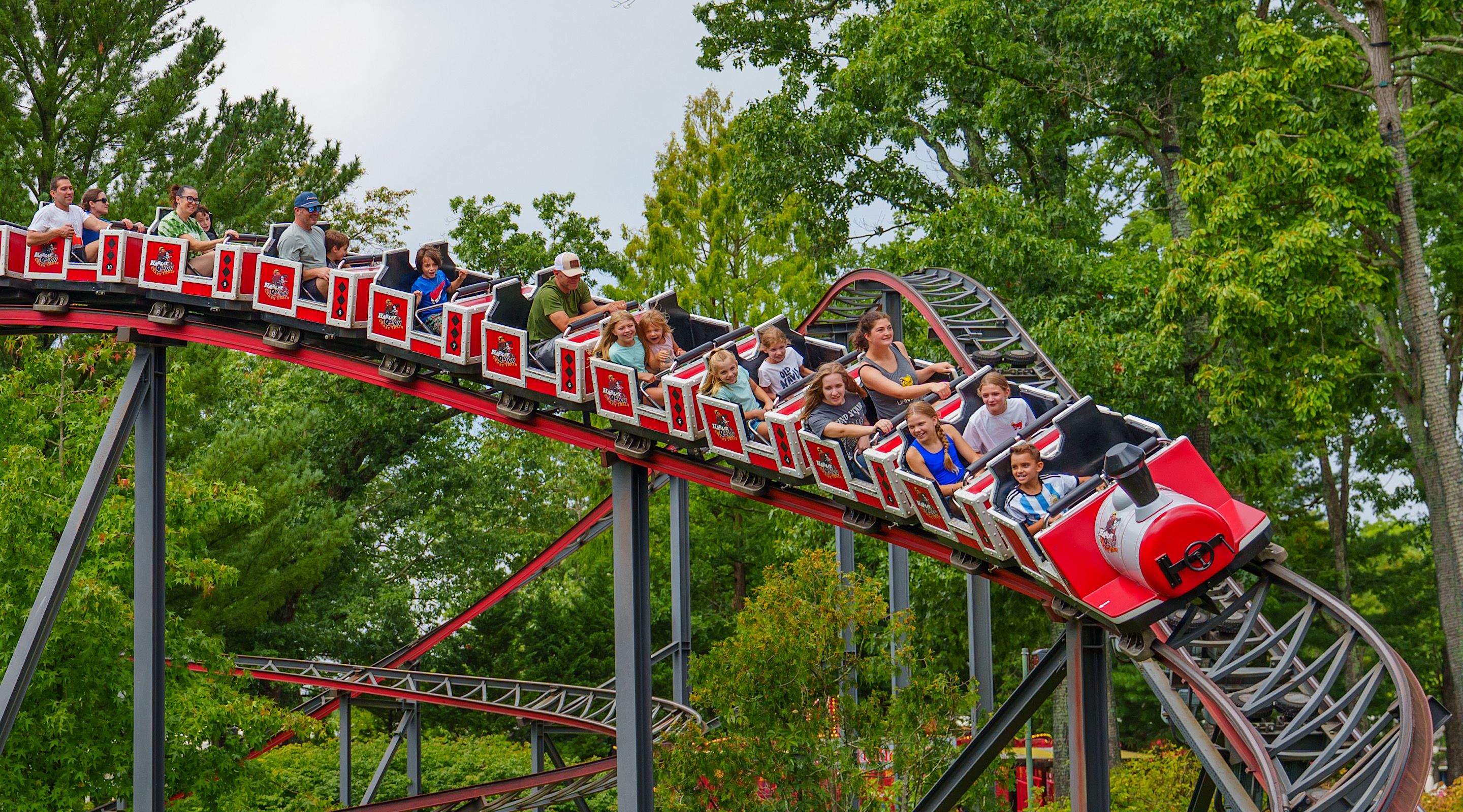 Six Flags Great Adventure - HARLEY QUINN's Crazy Train