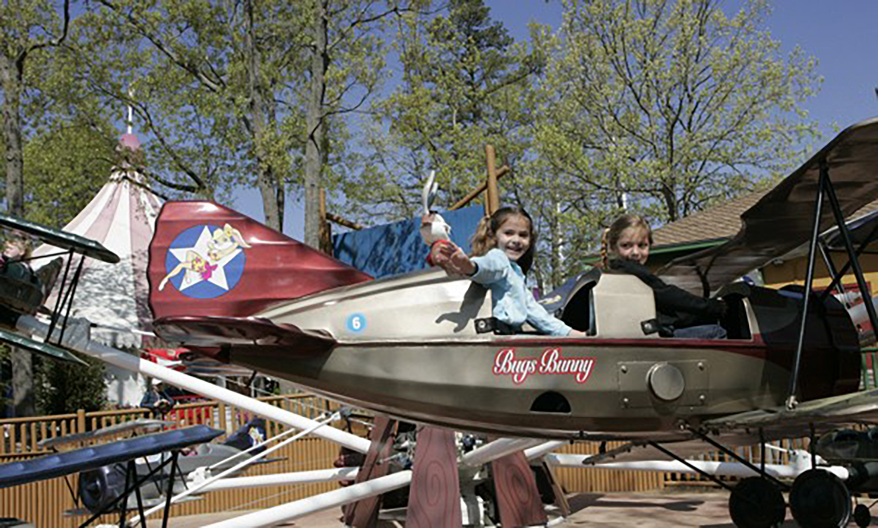 Six Flags Great Adventure - Foghorn Leghorn Stagecoach Express