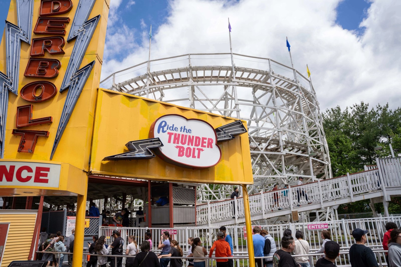 Theme Parks Near Boston, MA: Ranked by Wait Times