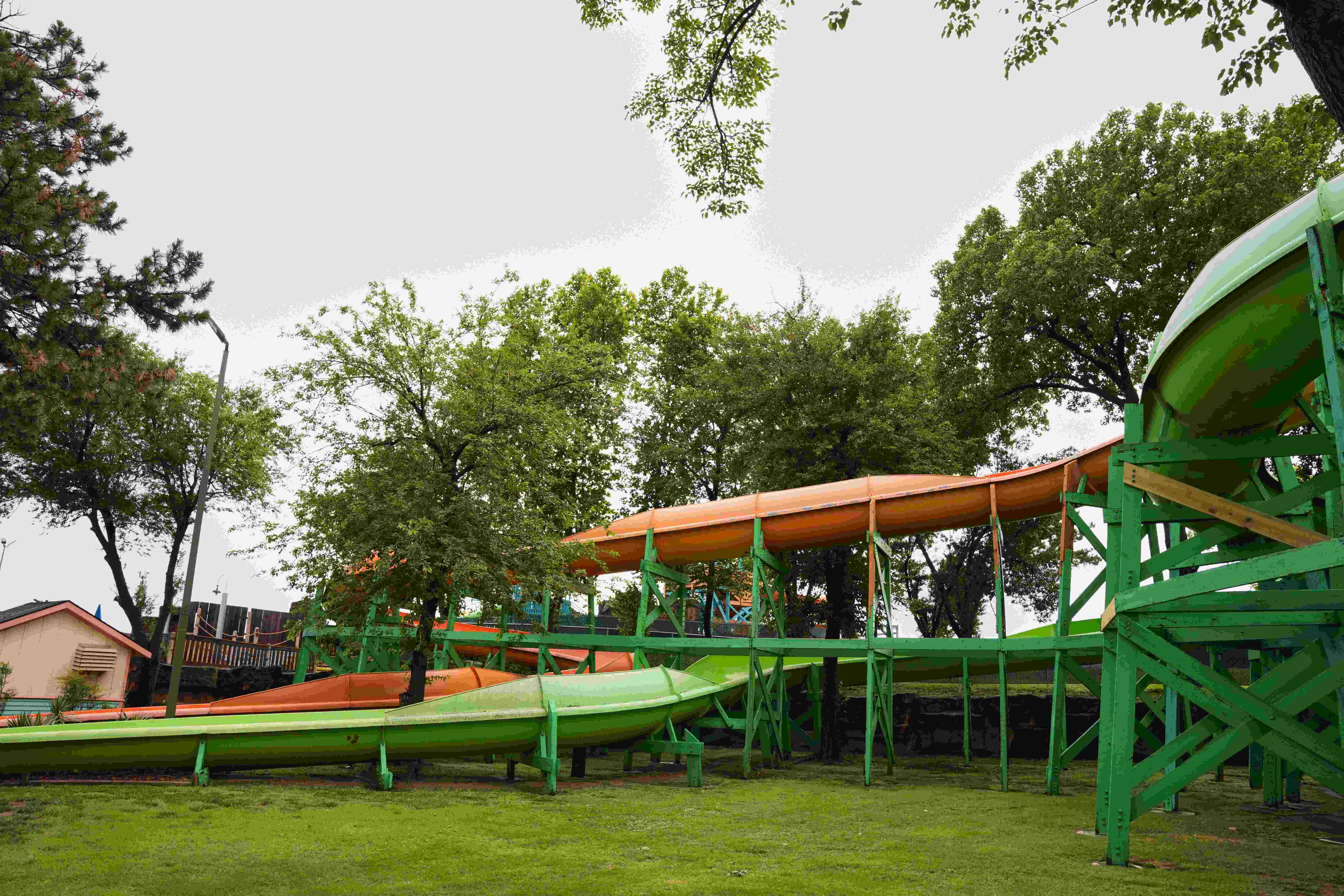 Six Flags Hurricane Harbor Oklahoma - Bonzai Pipeline | Ride