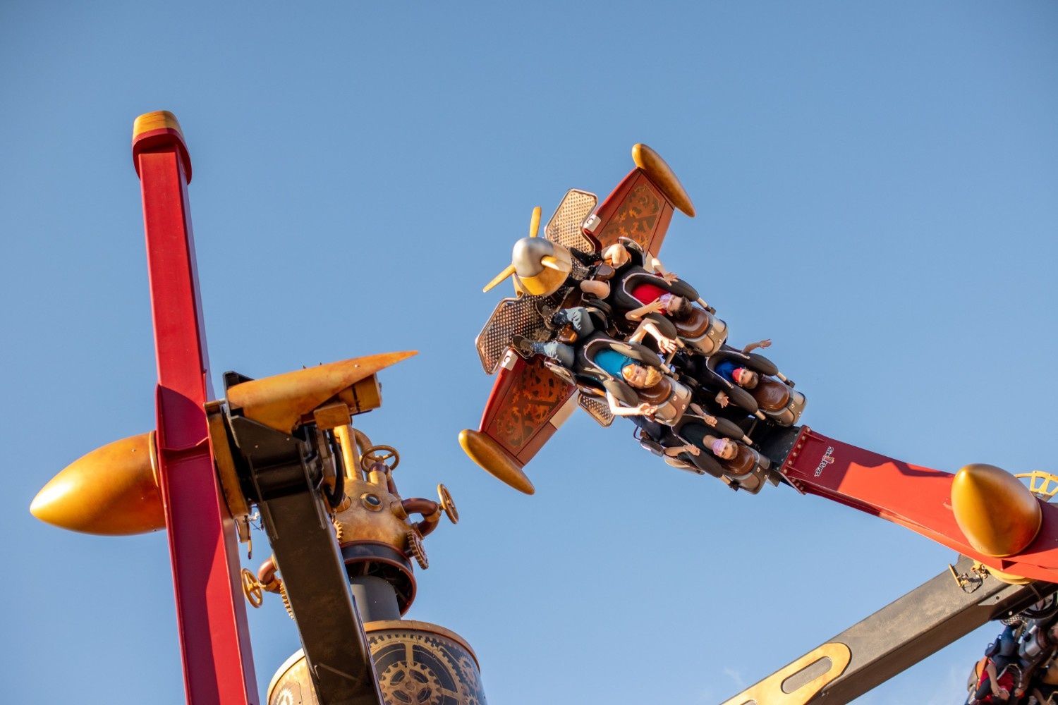 Six Flags Fiesta Texas - Dare Devil Dive Flying Machines