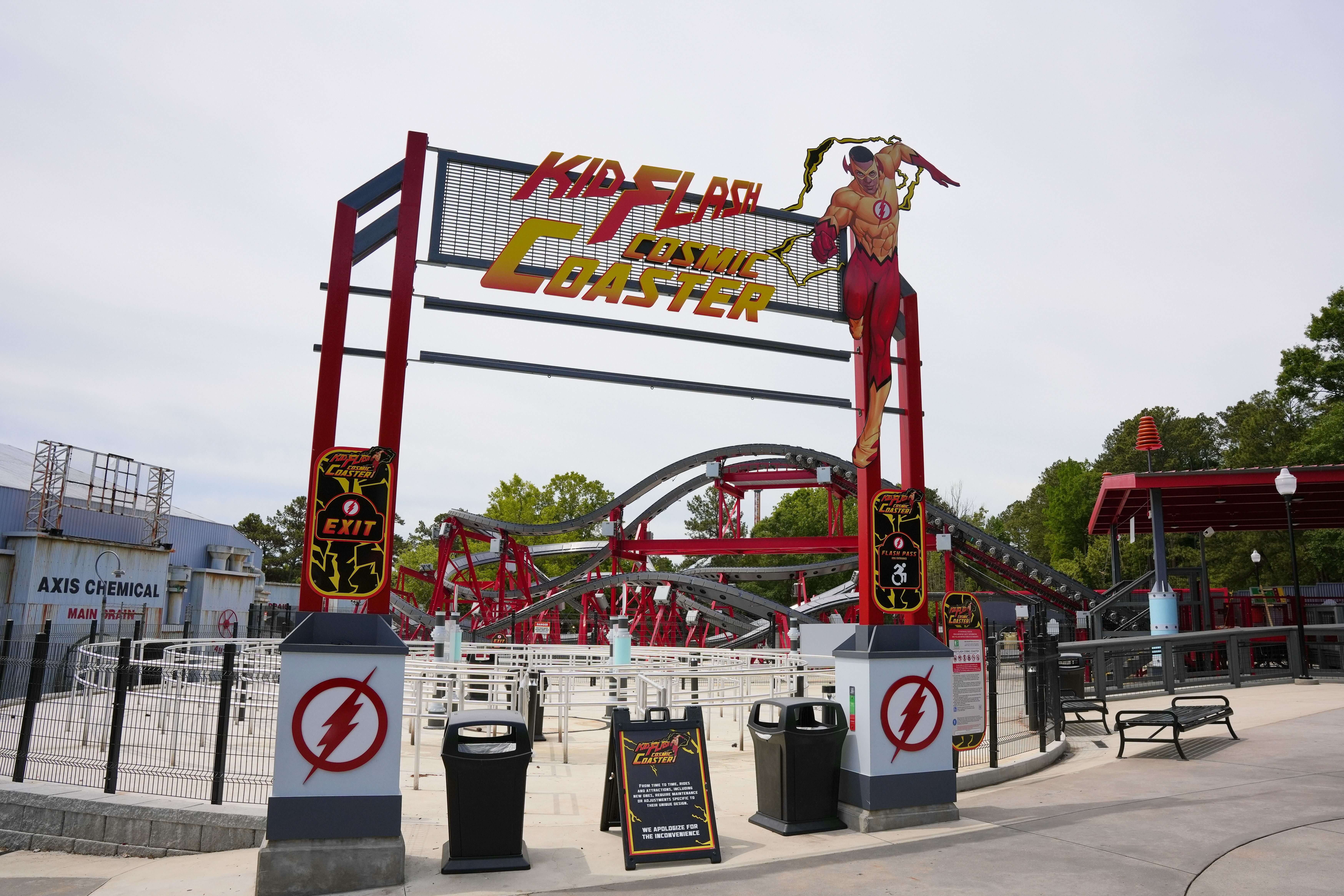 Six Flags Over Georgia - Kid Flash Cosmic Coaster | Ride | Six