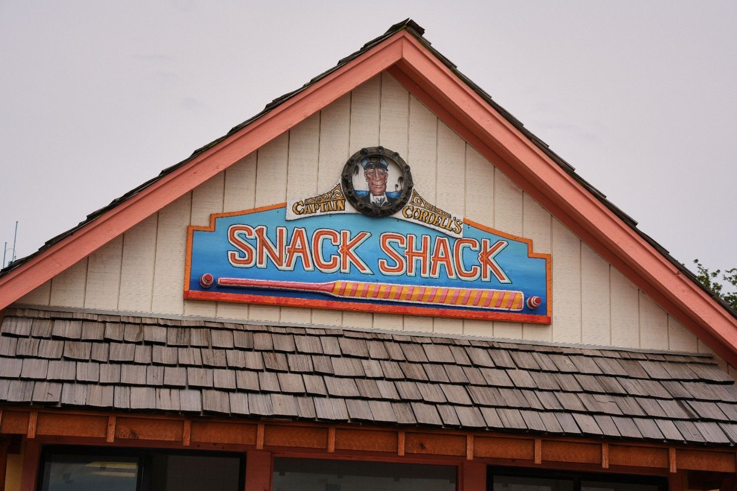 Six Flags Magic Mountain - Plaza Café