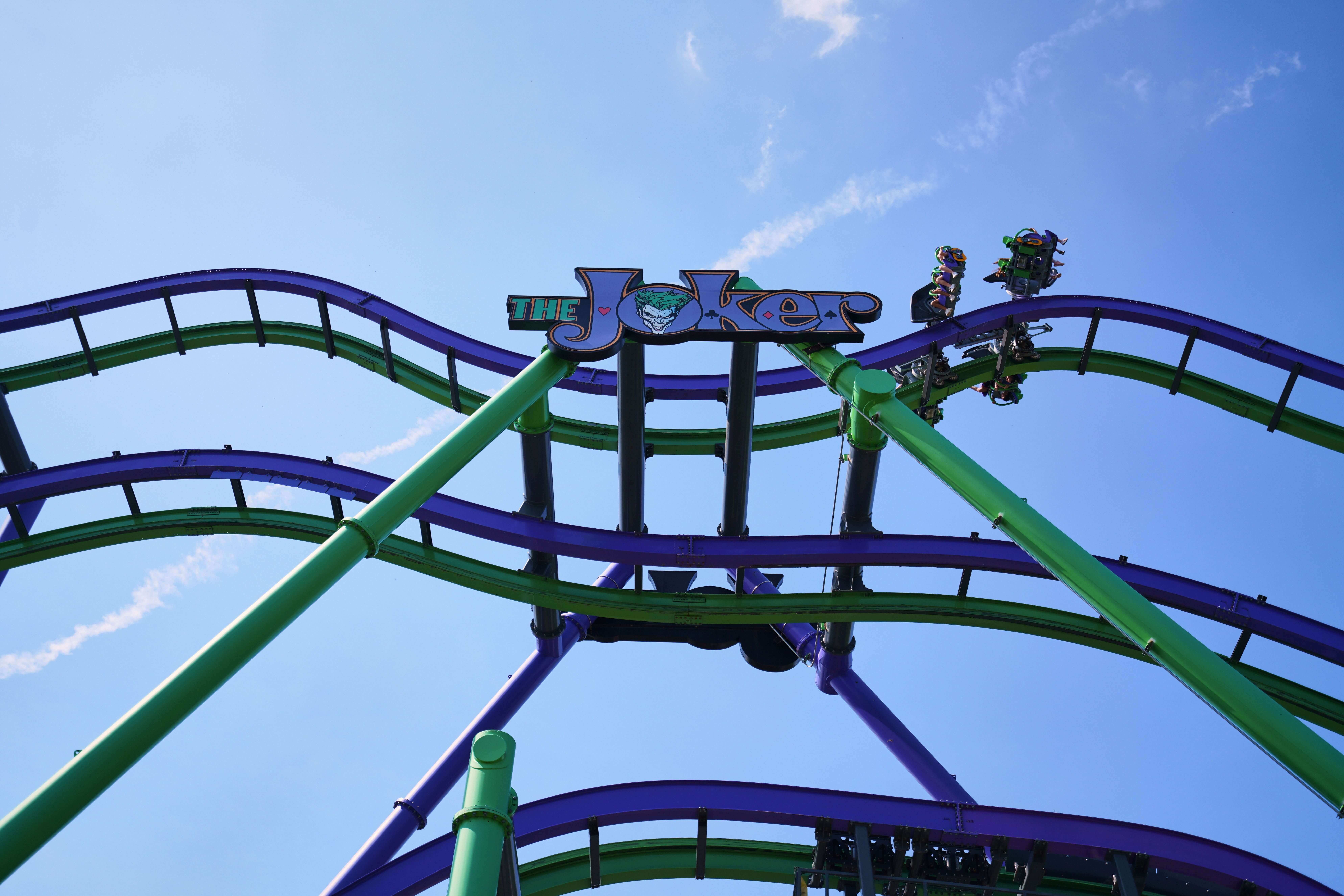 Six Flags Great America - THE JOKER™ Free-Fly Coaster