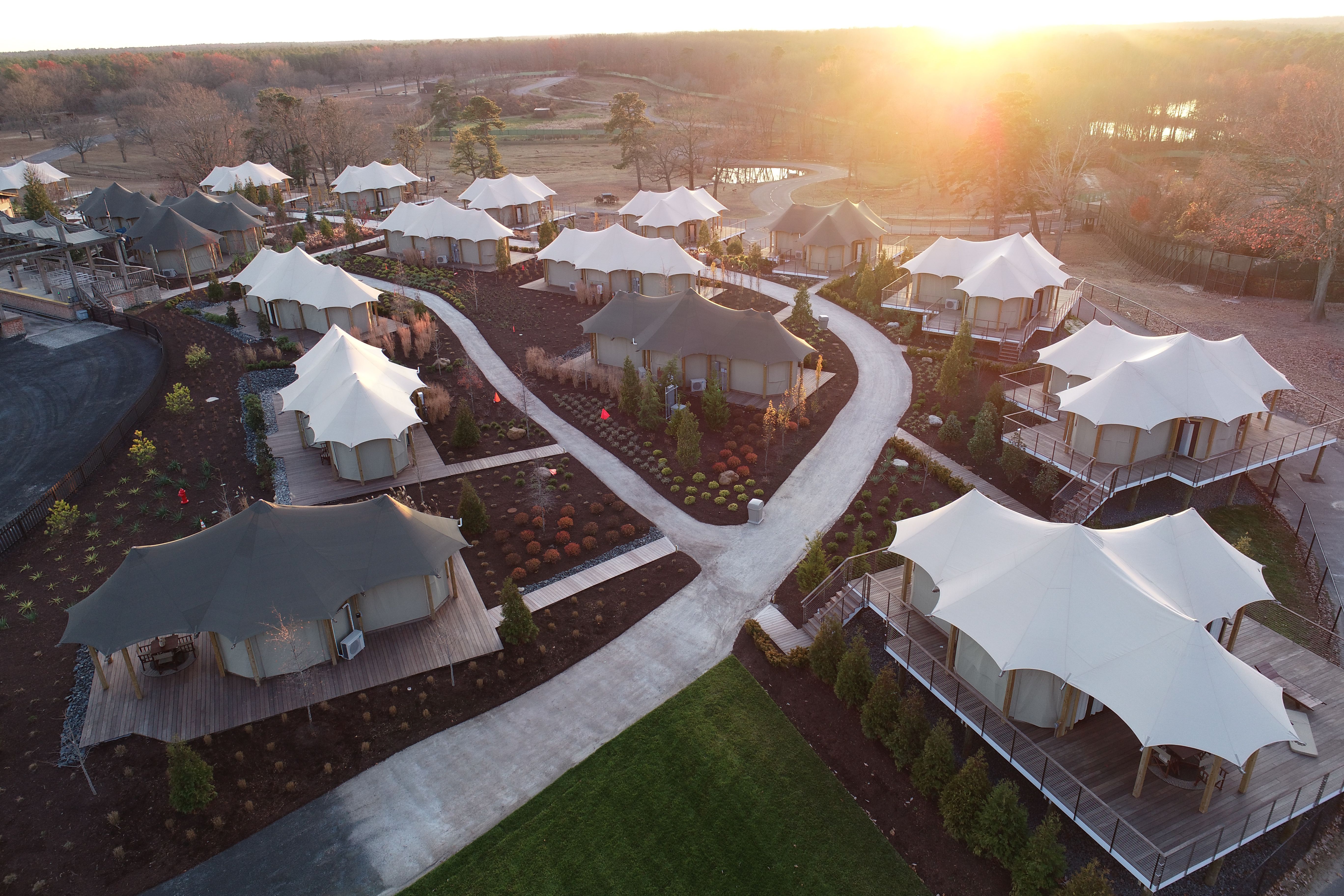 Six Flags Great Adventure - Savannah Sunset Resort & Spa