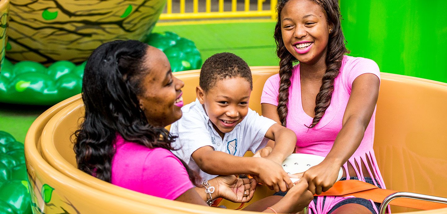 Cedar Point | Woodstock's Whirlybirds | Kids Spinning Ride