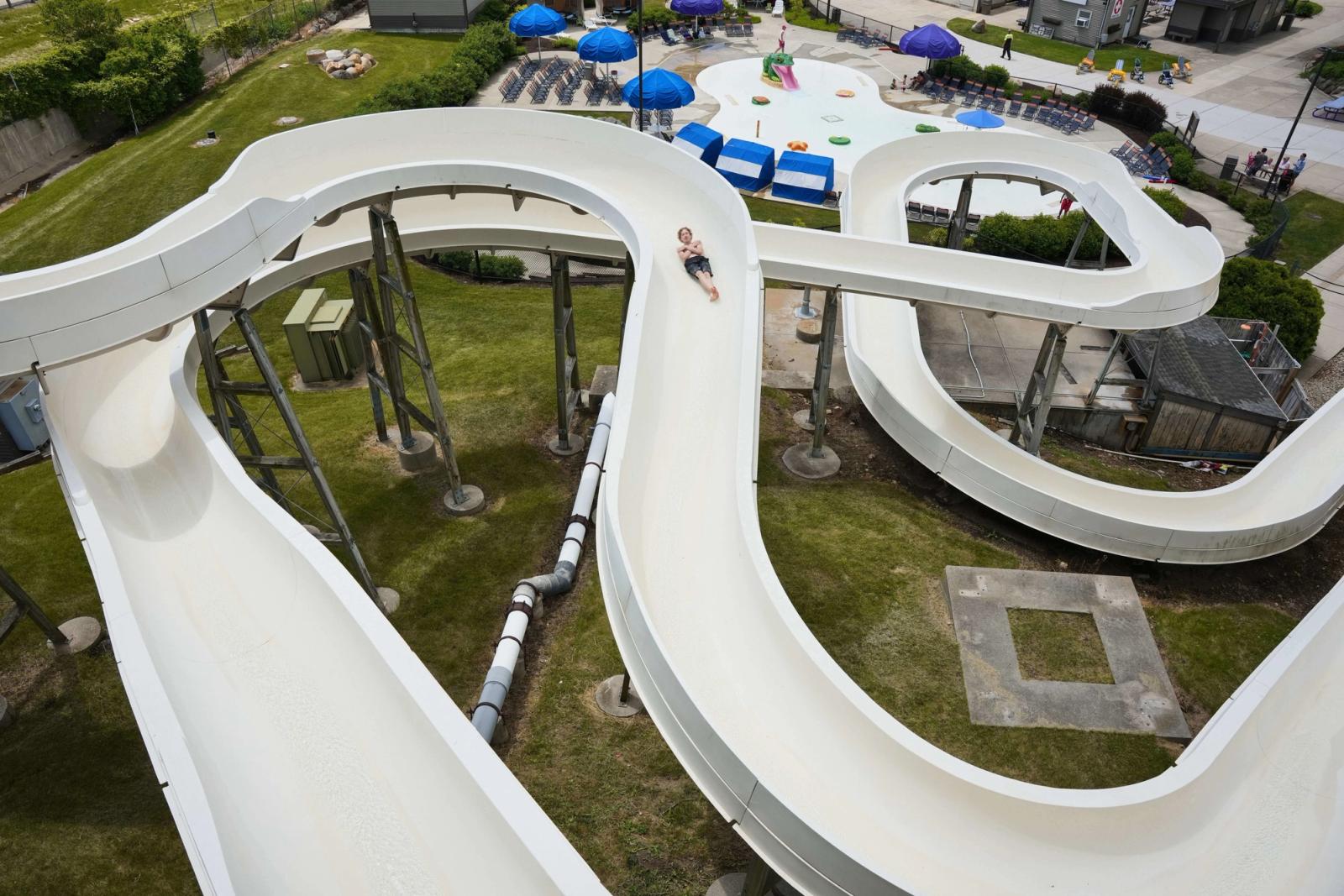Best Time to Visit Hurricane Harbor Rockford (2026) at Six Flags Hurricane Harbor Rockford