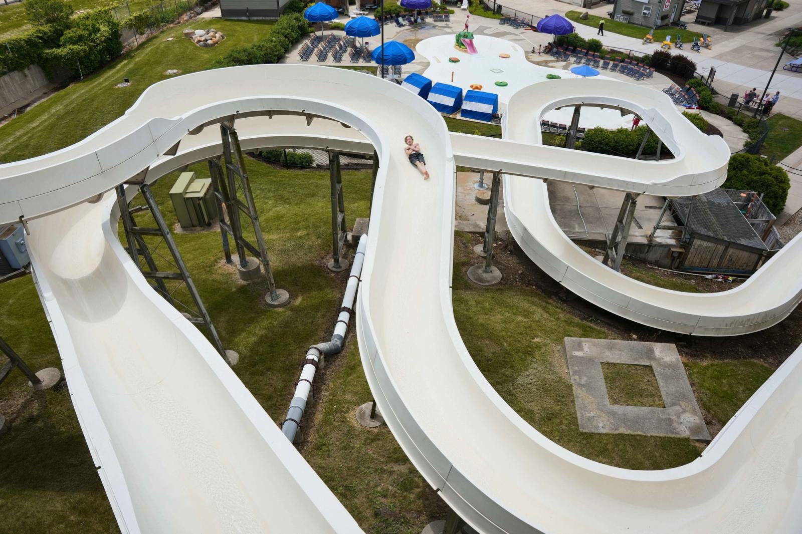 Best Time to Visit Hurricane Harbor Rockford (2026) at Six Flags Hurricane Harbor Rockford