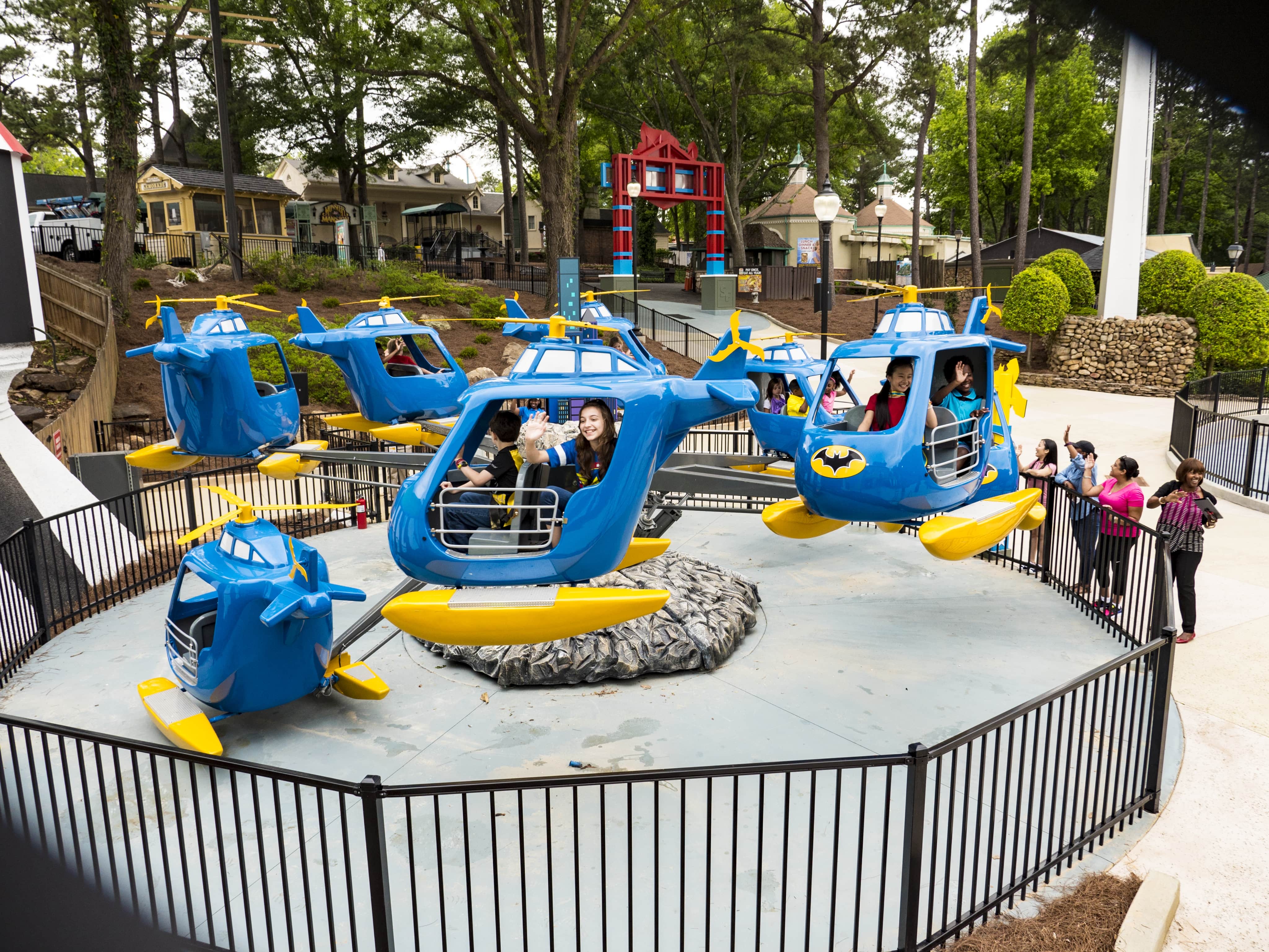 Six Flags Over Georgia - The BATCOPTERS™ | Ride | Six Flags Over