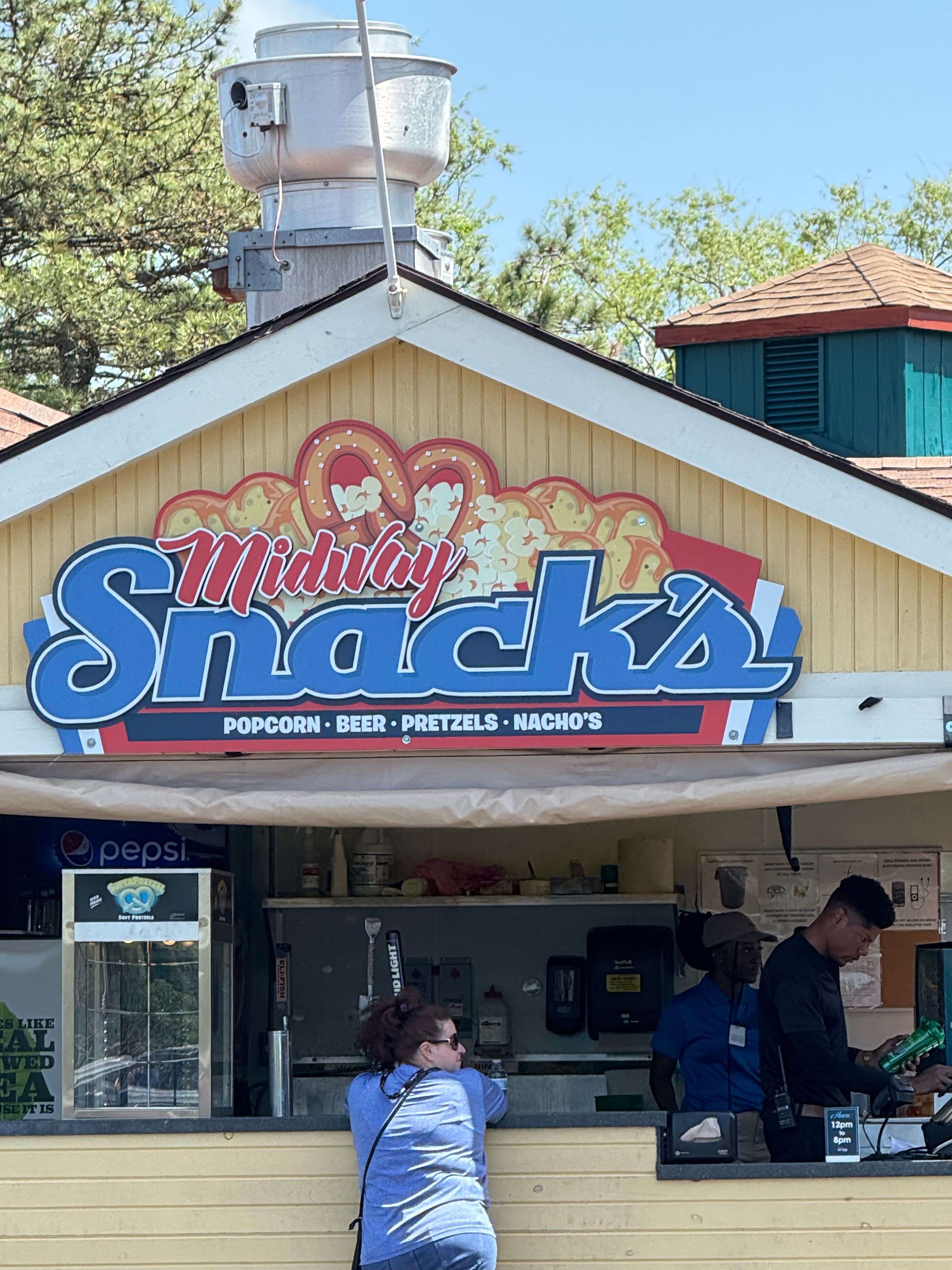 Six Flags Darien Lake - Midway Snacks | Restaurant | Six Flags