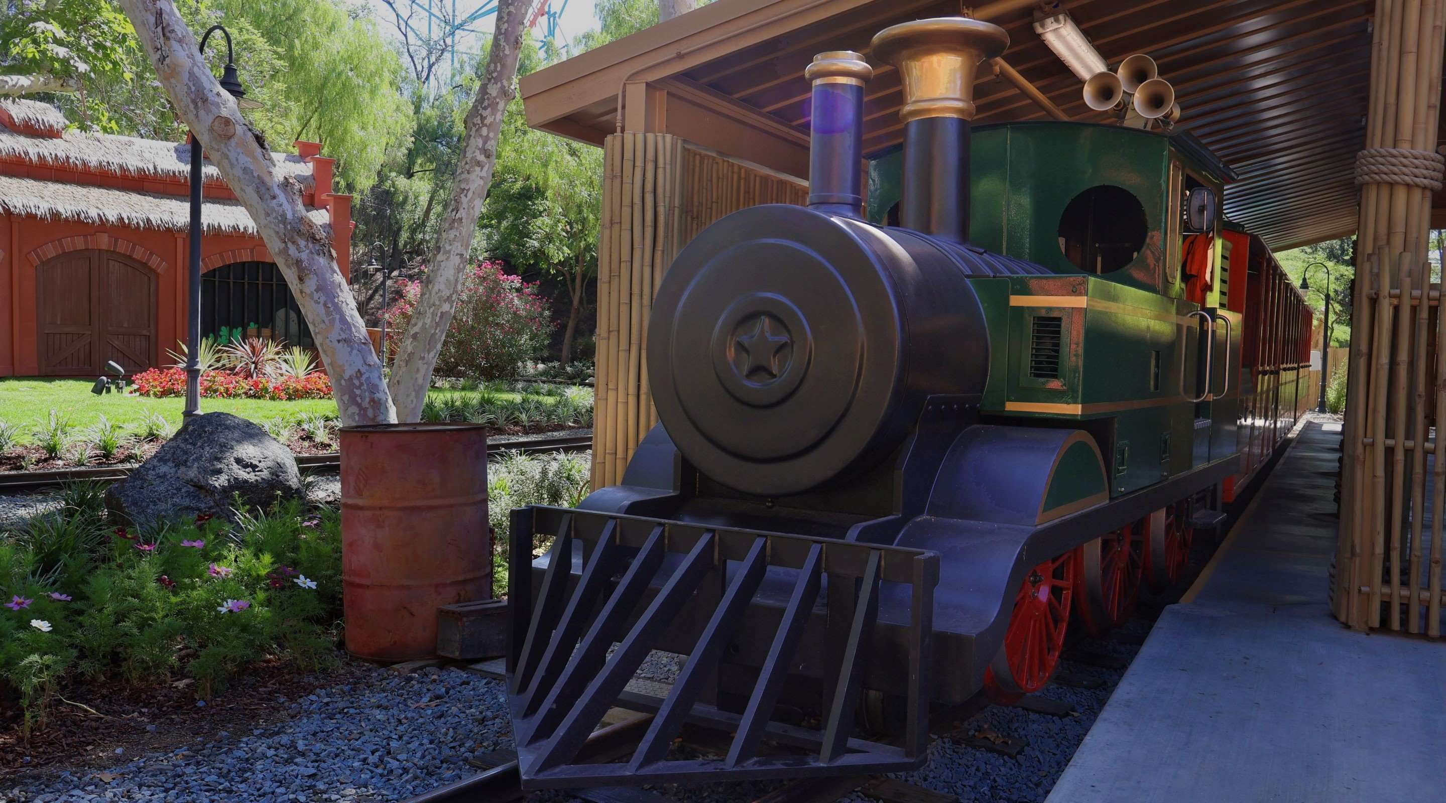 Six Flags Magic Mountain - Whistlestop Train