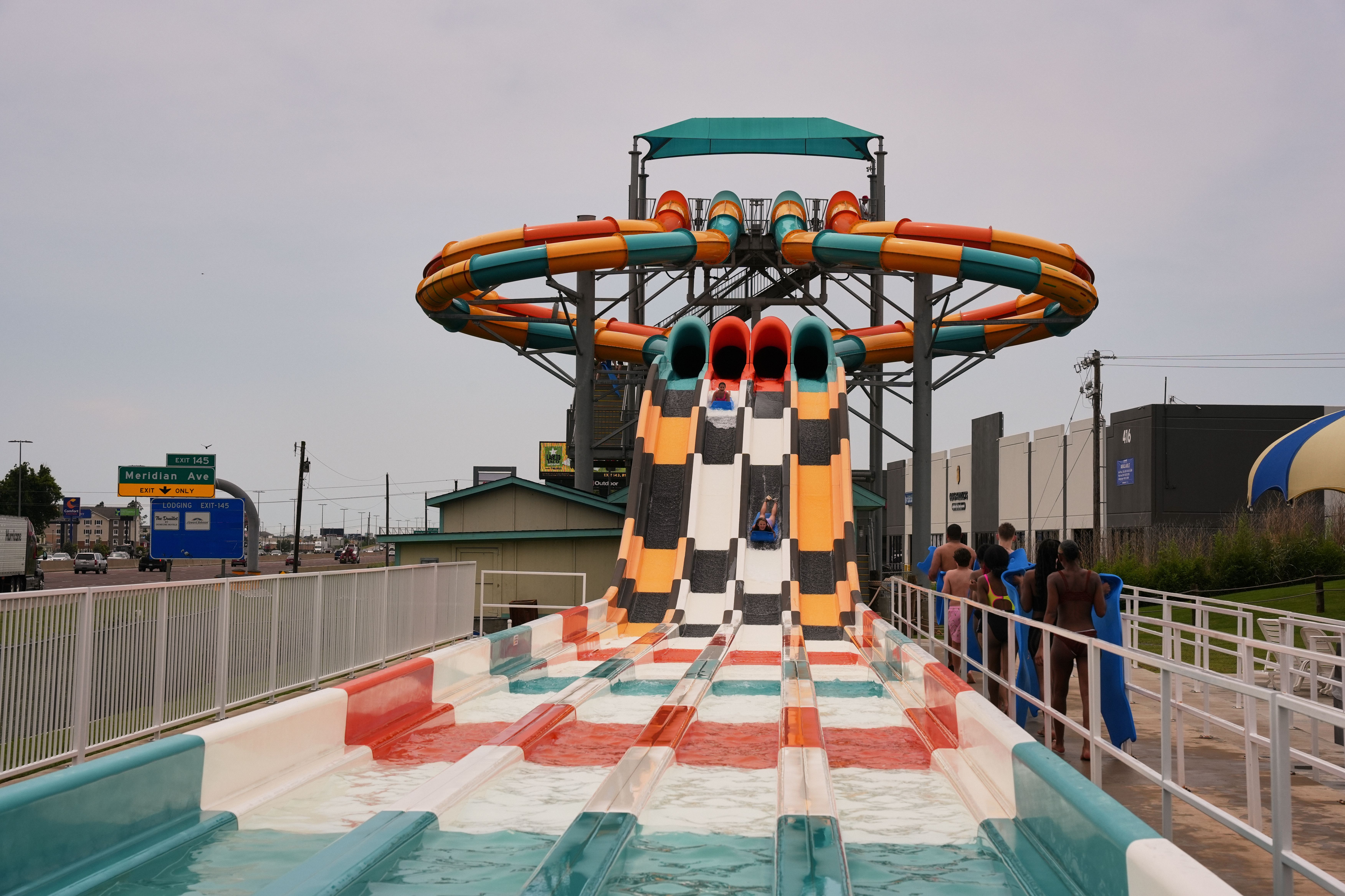 Six Flags Hurricane Harbor Oklahoma - Mega Wedgie | Ride