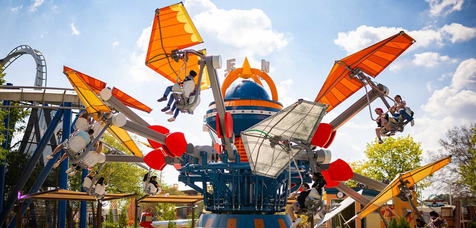 Beating the Crowds at Carowinds: When to Go and When to Ride at Carowinds
