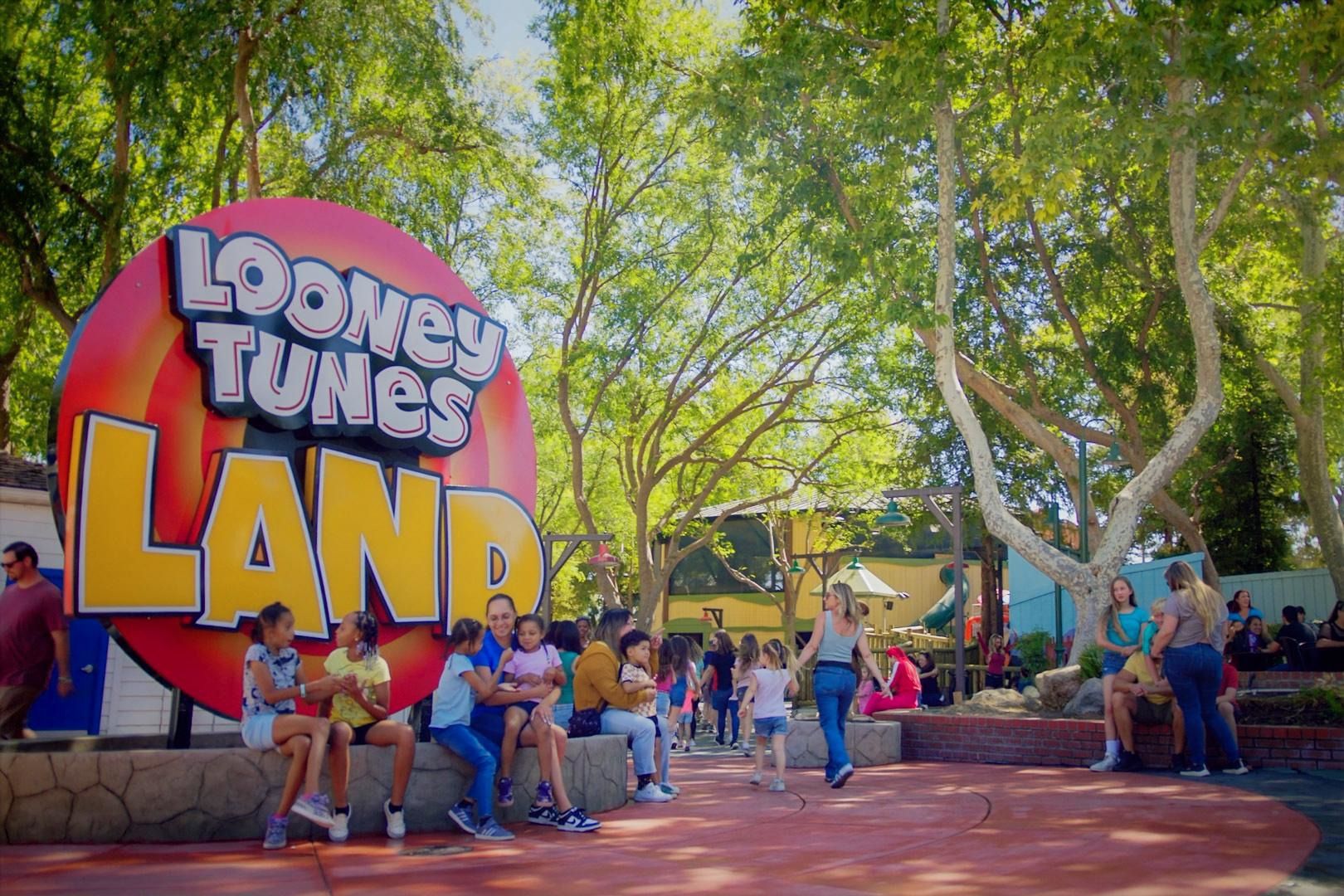 Looney Tunes™ Land - Six Flags Magic Mountain