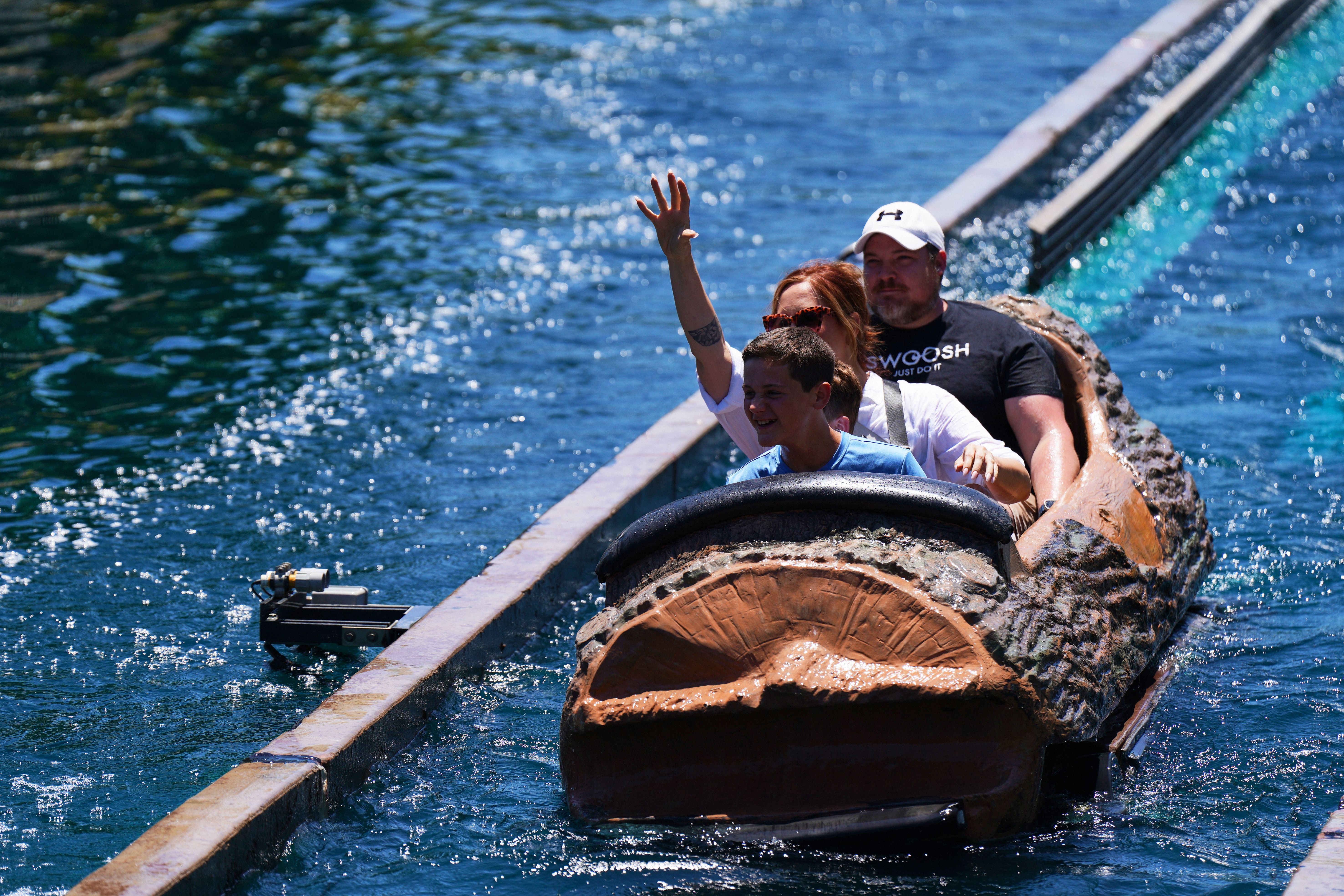 Six Flags Frontier City - Mystery River Log Flume | Ride