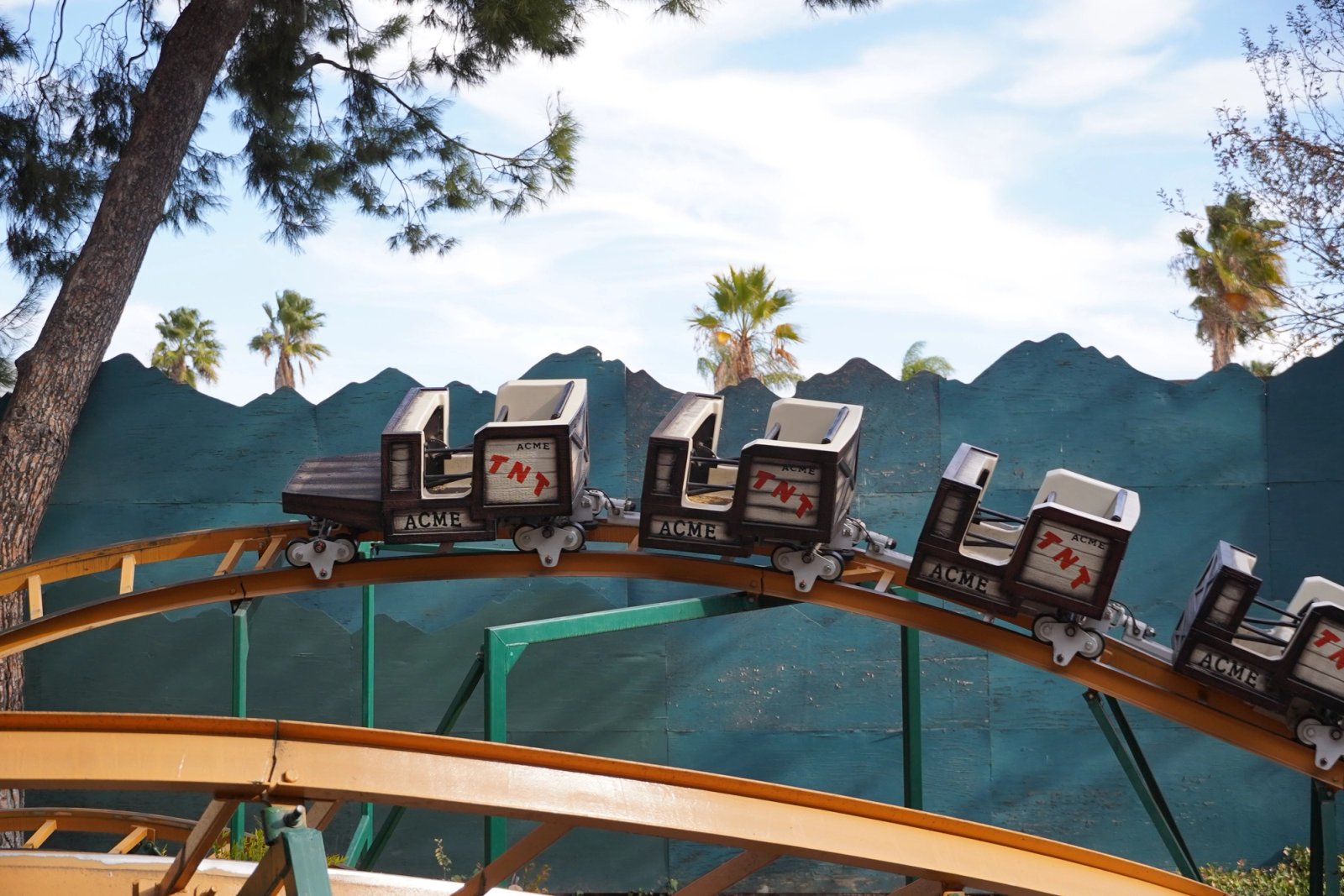 Family Guide to Six Flags Magic Mountain: Best Rides for Kids and Parents at Six Flags Magic Mountain