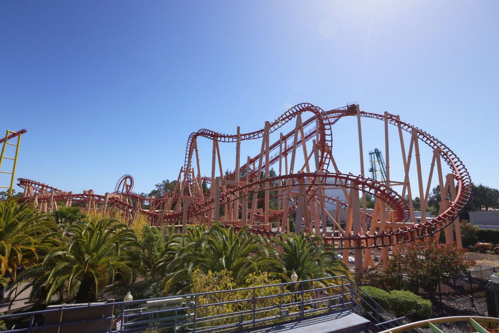 Skip the Line at Six Flags Discovery Kingdom: Fast Lane & Free Tricks at Six Flags Discovery Kingdom