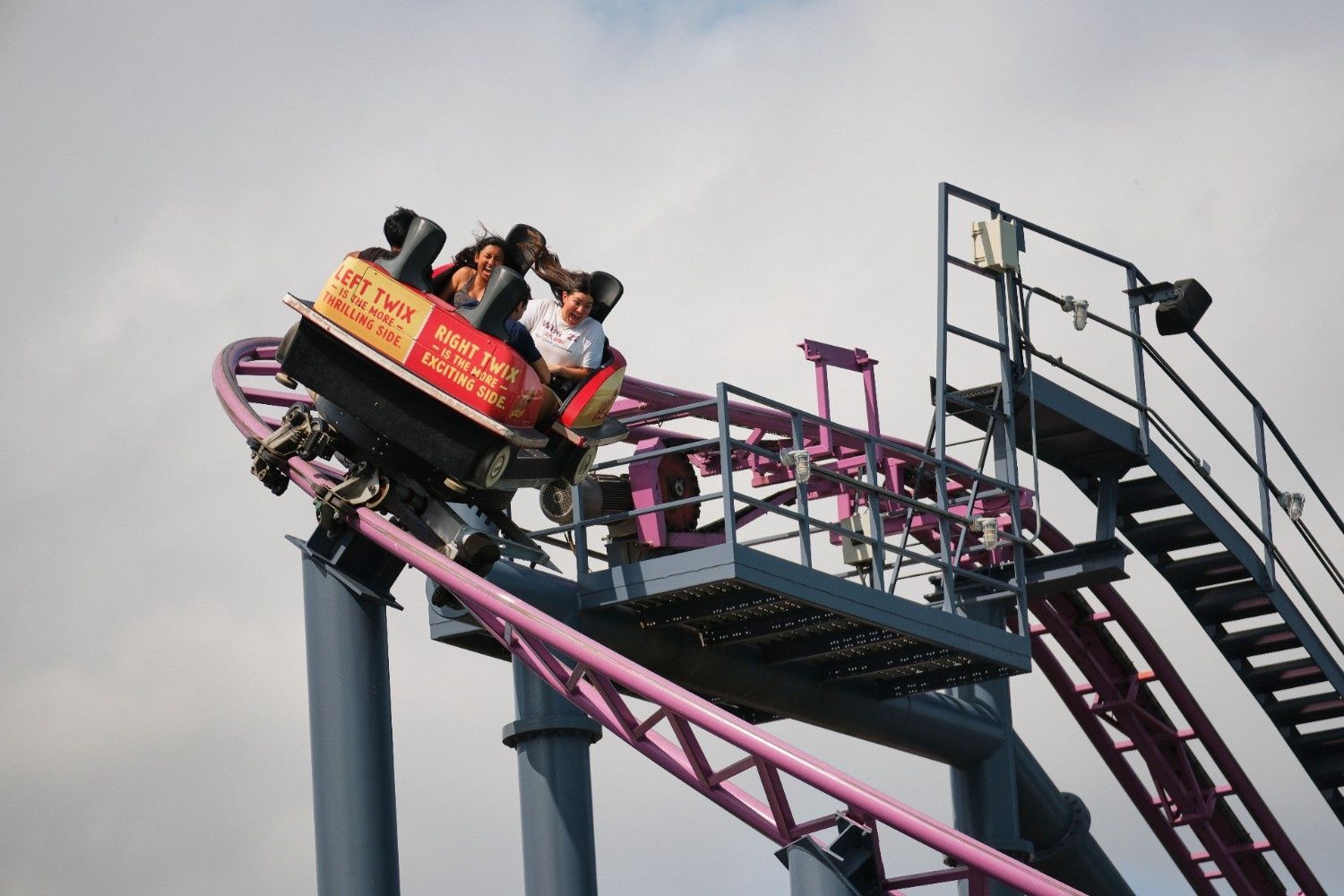 Six Flags Over Texas - Pandemonium | Ride | Six Flags Over Texas