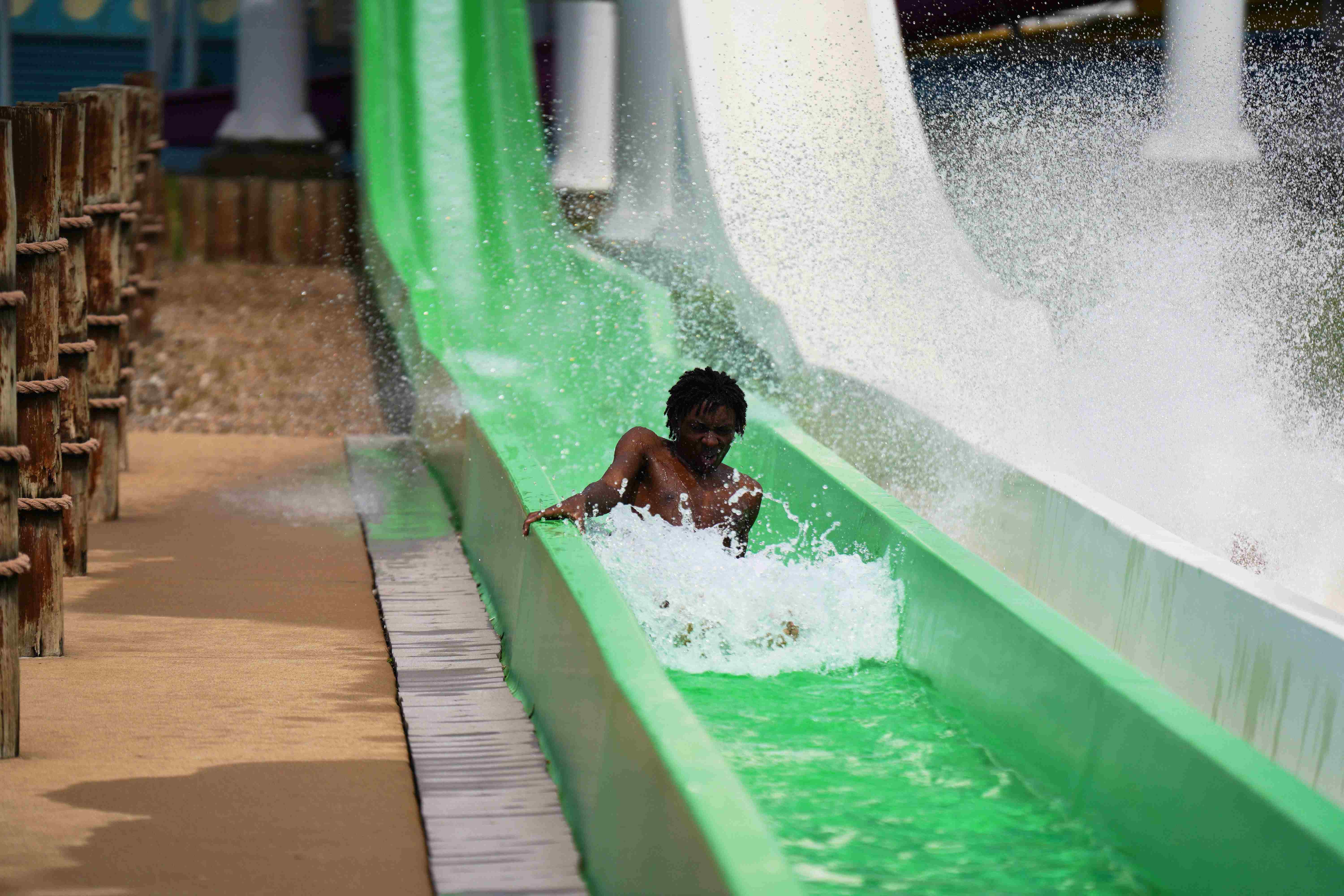 Six Flags Hurricane Harbor Oklahoma - Mega Wedgie | Ride