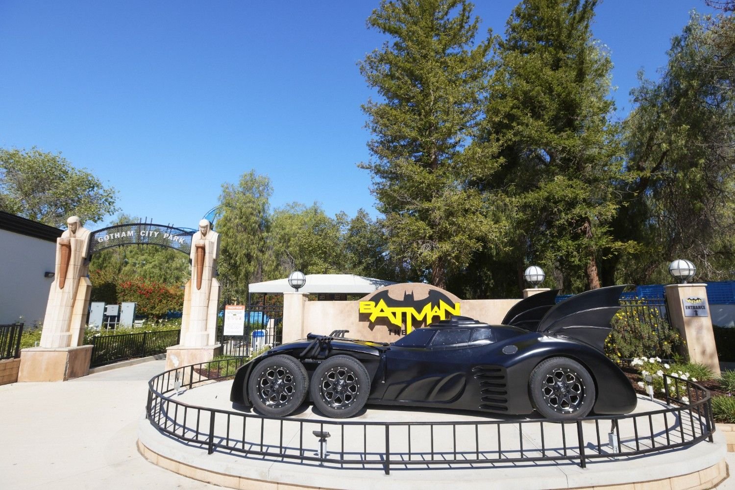 Beating the Crowds at Six Flags Magic Mountain: When to Go and When to Ride at Six Flags Magic Mountain