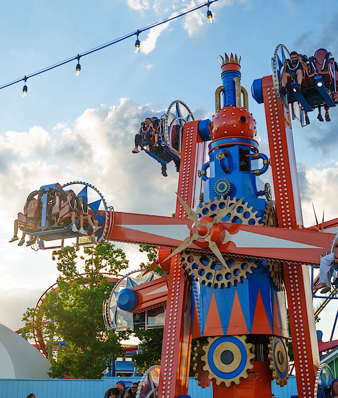 Six Flags Great Adventure - Foghorn Leghorn Stagecoach Express