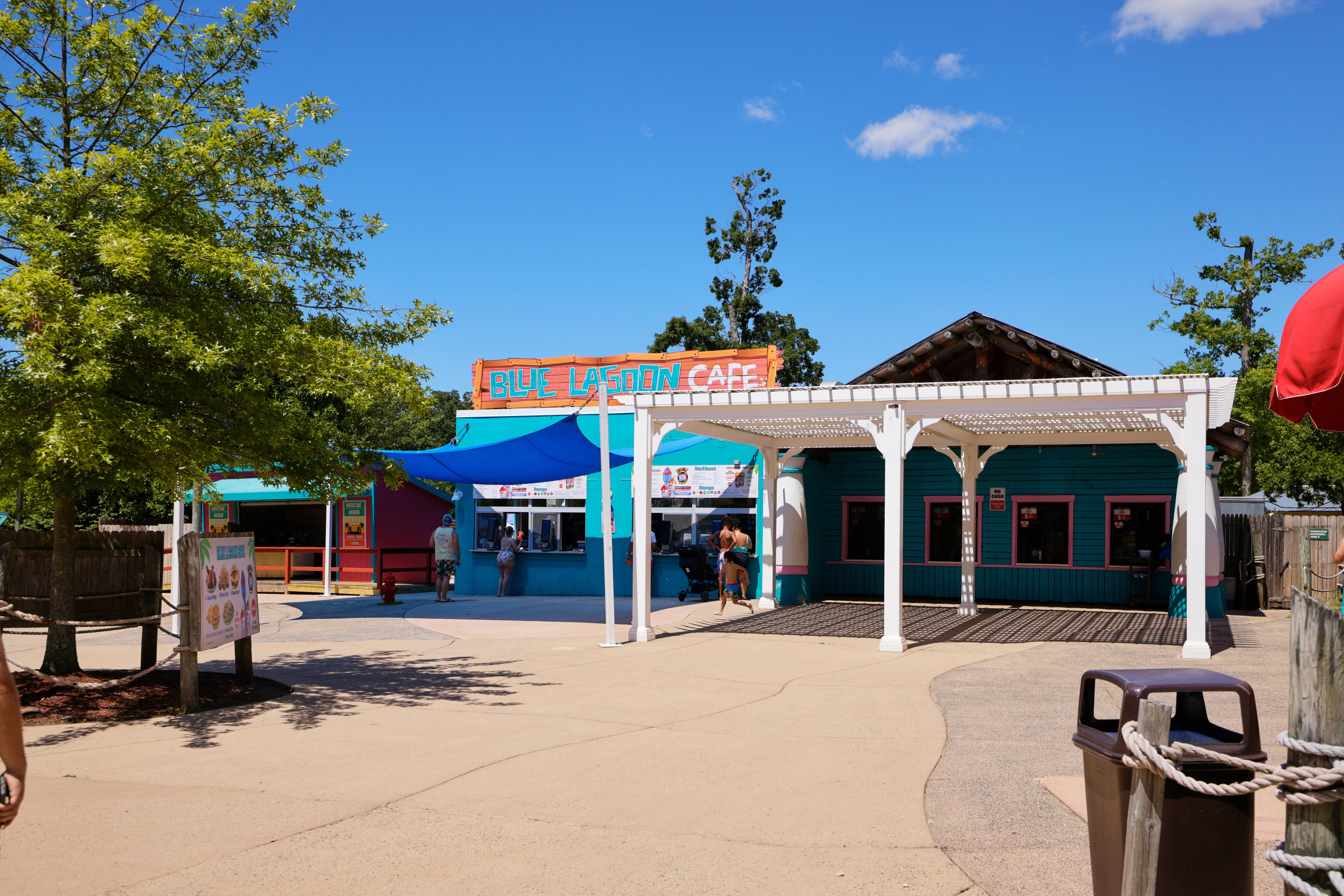 Six Flags Great Adventure Restaurants | Meals, Snacks, & Drinks
