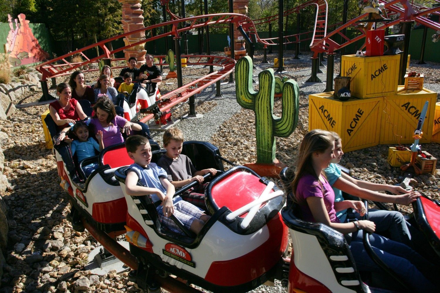 Six Flags Magic Mountain - Speedy Gonzales Hot Rod Racers | Ride