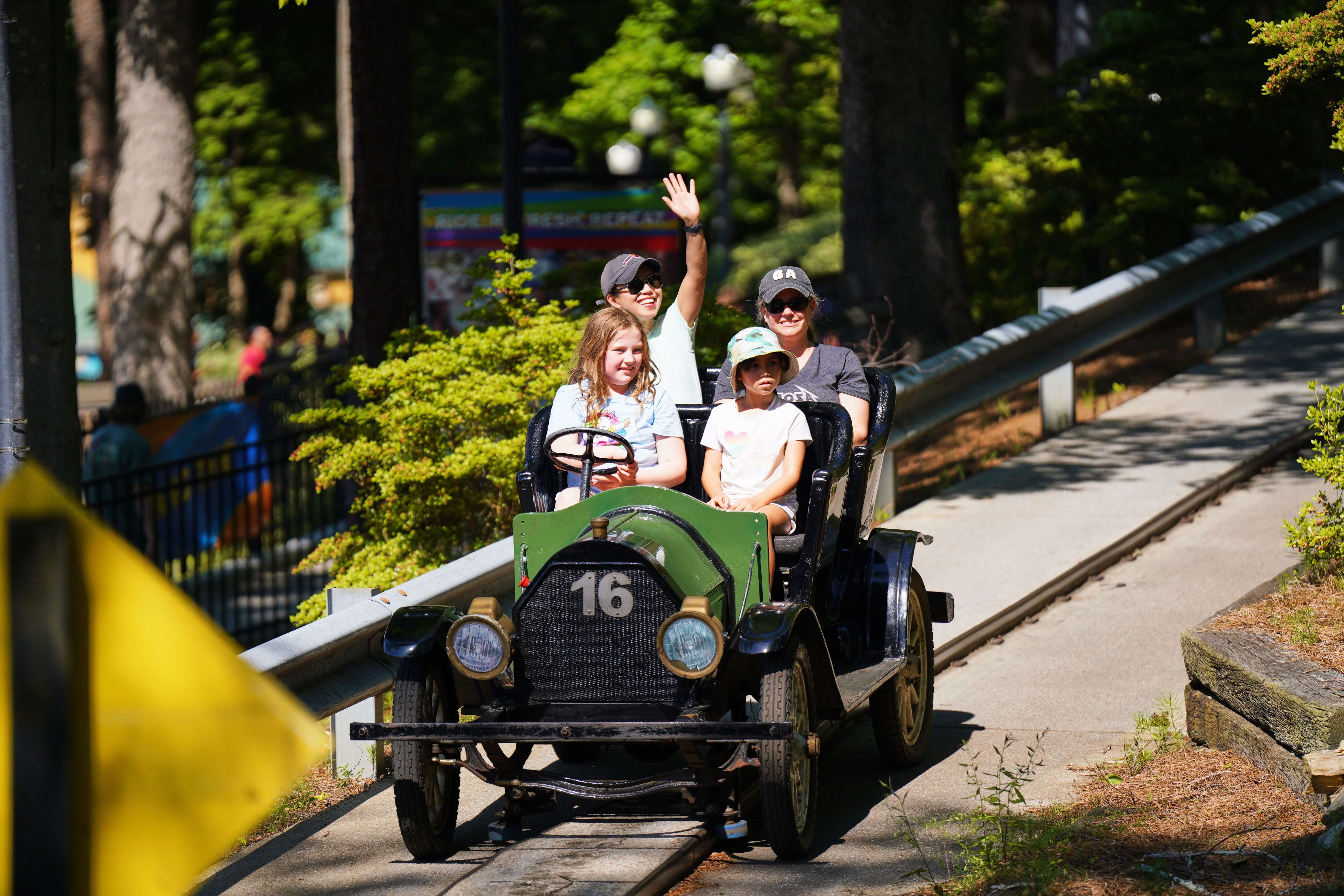 Six Flags Over Georgia - Hanson Cars | Ride | Six Flags Over Georgia